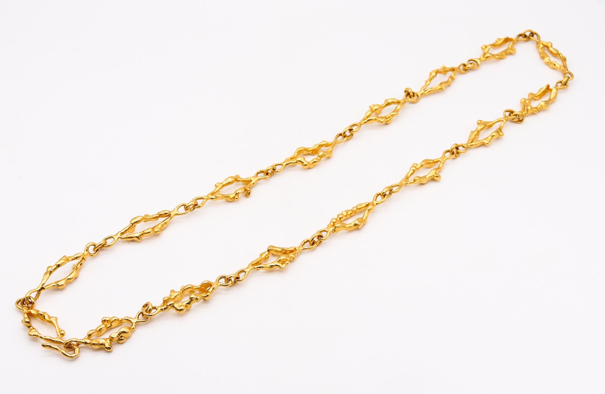 Jean Mahie 1970 Paris Rare Vintage Sautoir Necklace in Textured 22Kt Yellow Gold For Sale 3