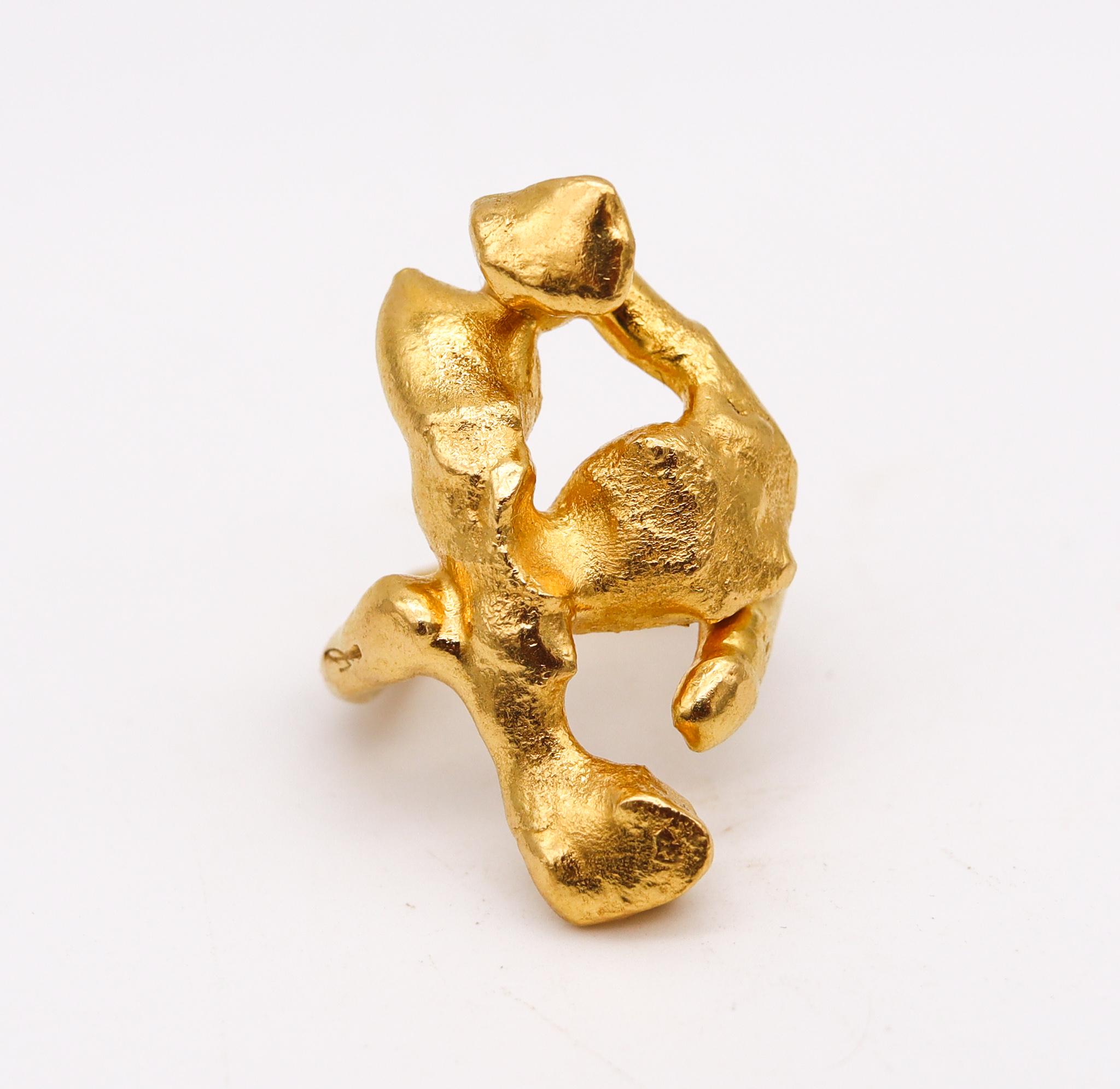 Women's or Men's Jean Mahie 1970 Paris Rare Vintage Sculptural Figurative Ring Textured 22Kt Gold