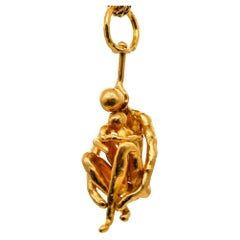 Jean Mahie Pendentif de maternité sculptural vintage rare en or 22 carats, Paris, 1970