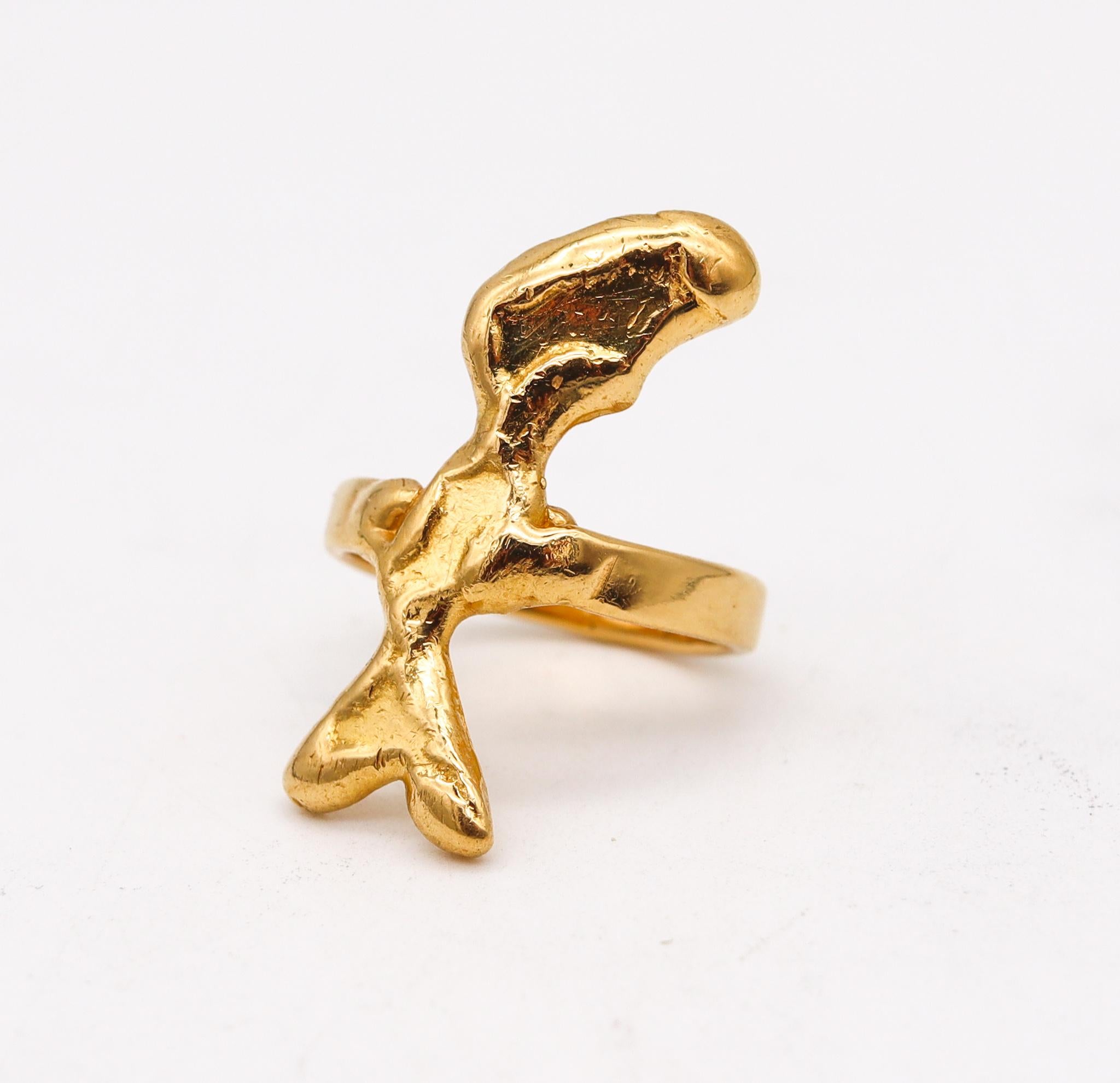 Modernist Jean Mahie 1970 Paris Sculptural Abstract Ring in Textured 22Kt Yellow Gold For Sale