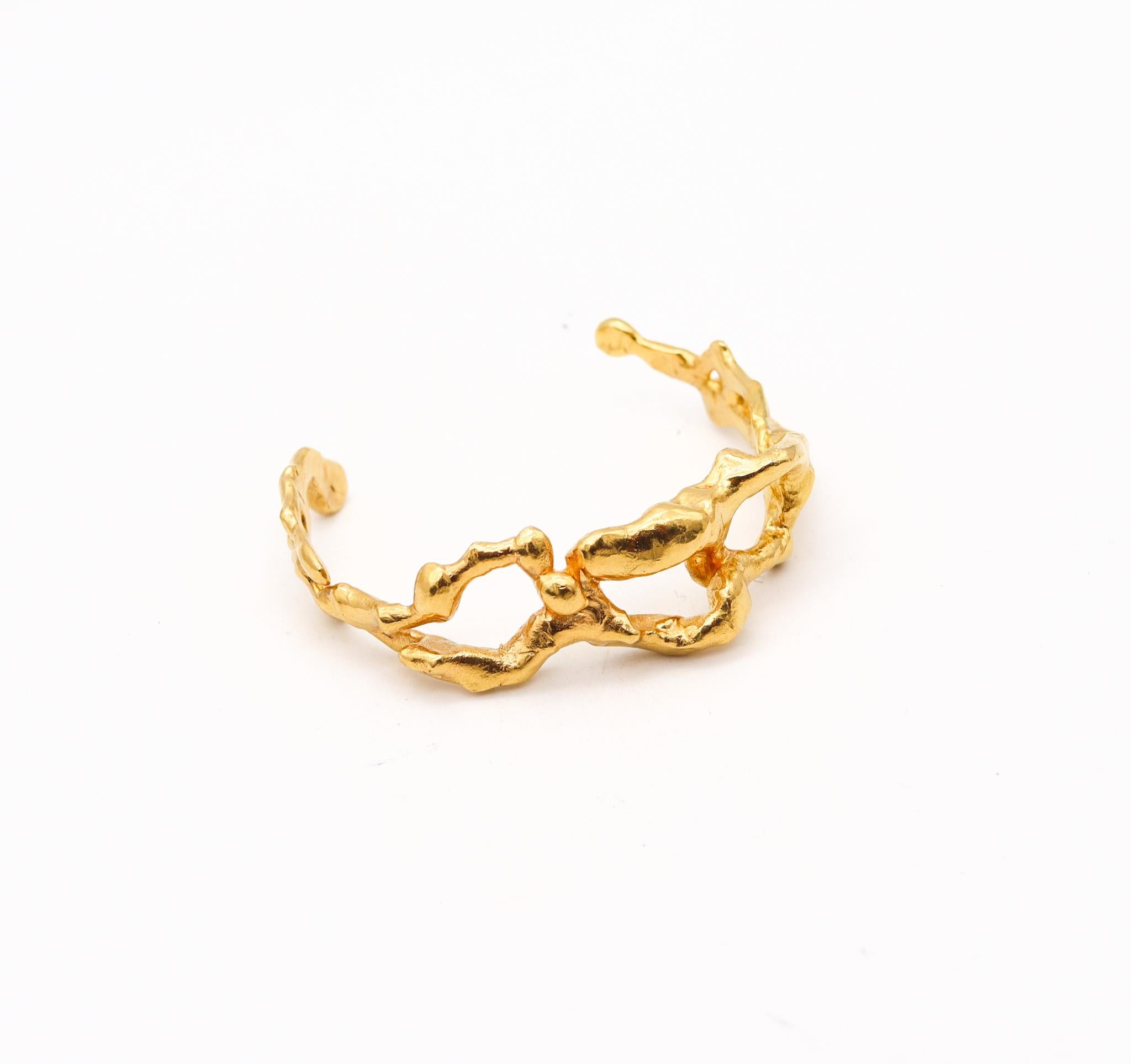 Modernist Jean Mahie 1970 Paris Sculptural Cuff Bracelet In Solid 22Kt Yellow Gold For Sale