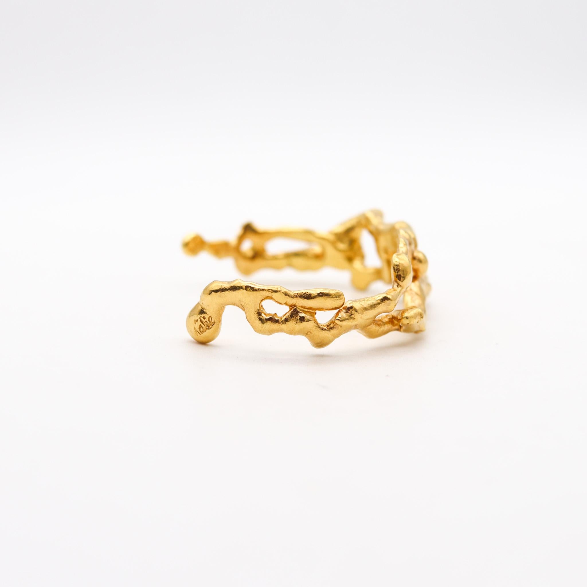 Jean Mahie 1970 Paris Sculptural Cuff Bracelet In Solid 22Kt Yellow Gold In Excellent Condition For Sale In Miami, FL