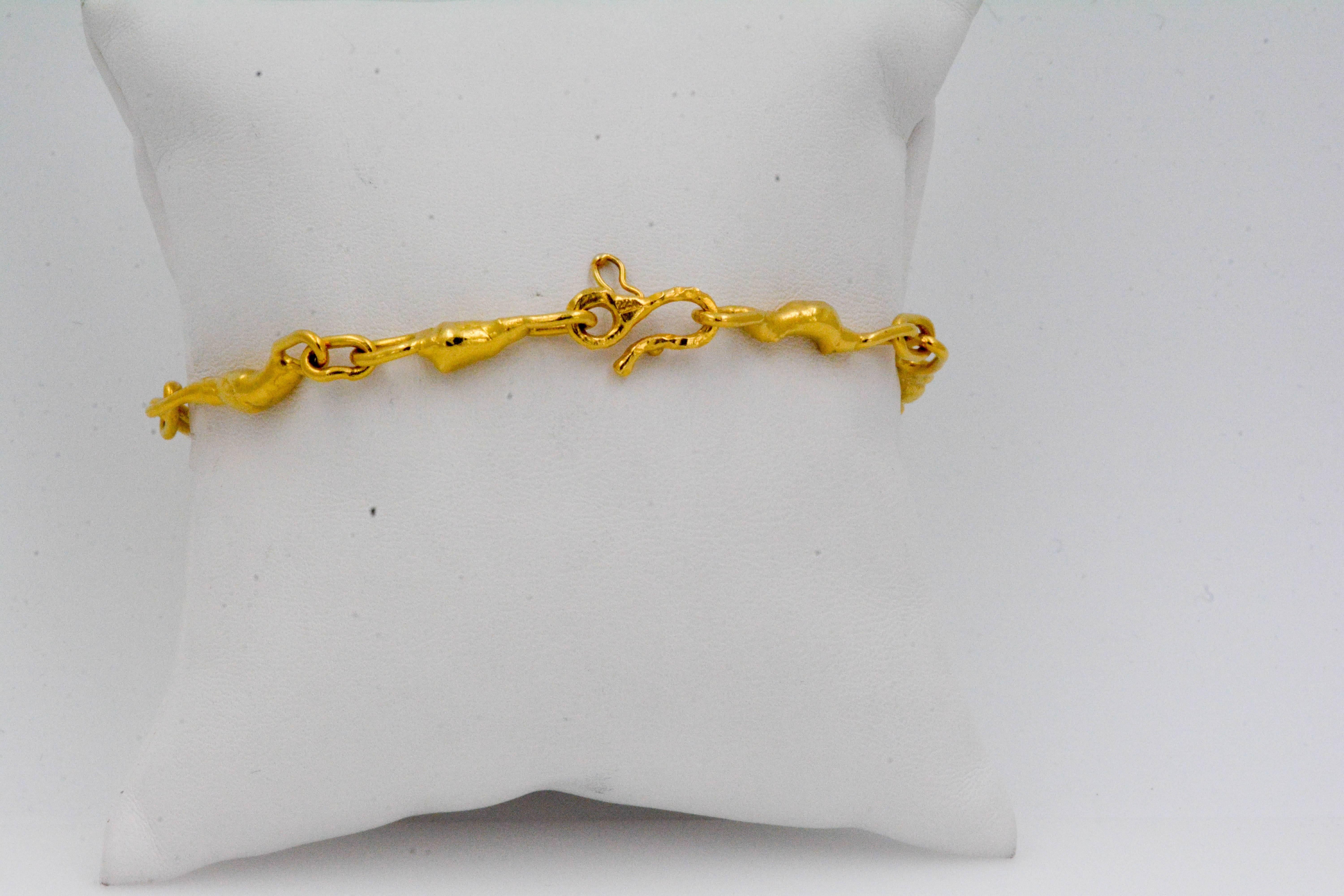 Jean Mahie 22 Karat Yellow Gold Bracelet In Excellent Condition In Dallas, TX
