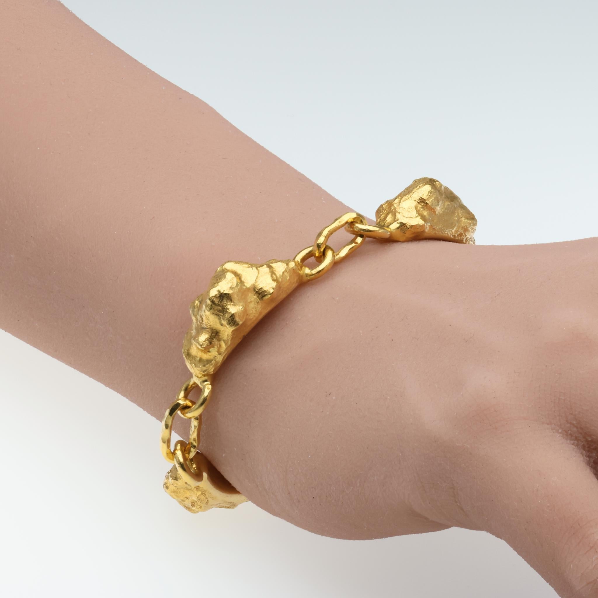 Jean Mahie Bracelet en or jaune 22 carats à maillons sculptés fait à la main Unisexe en vente