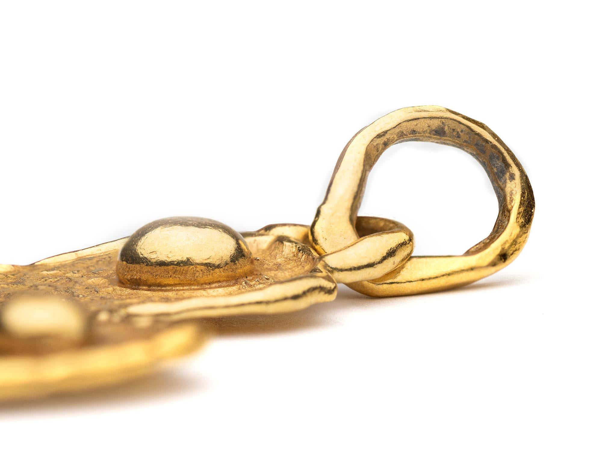 Ciondolo a forma di croce in oro 22k di Jean Mahie in vendita 1