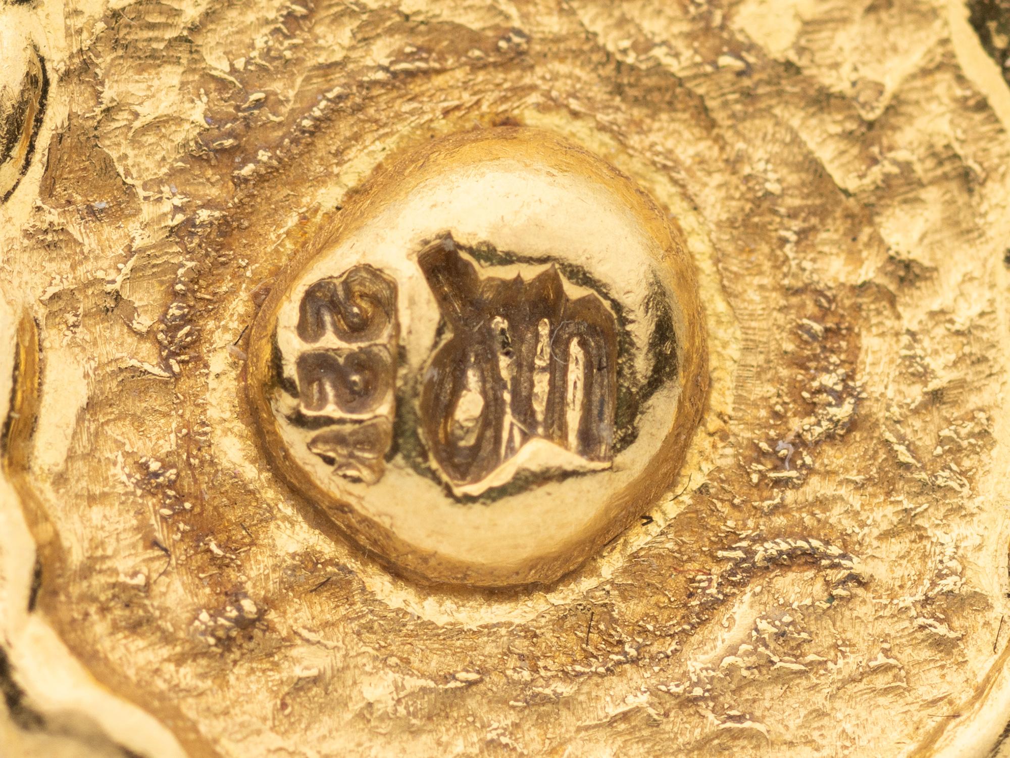 Ciondolo a forma di croce in oro 22k di Jean Mahie in vendita 2