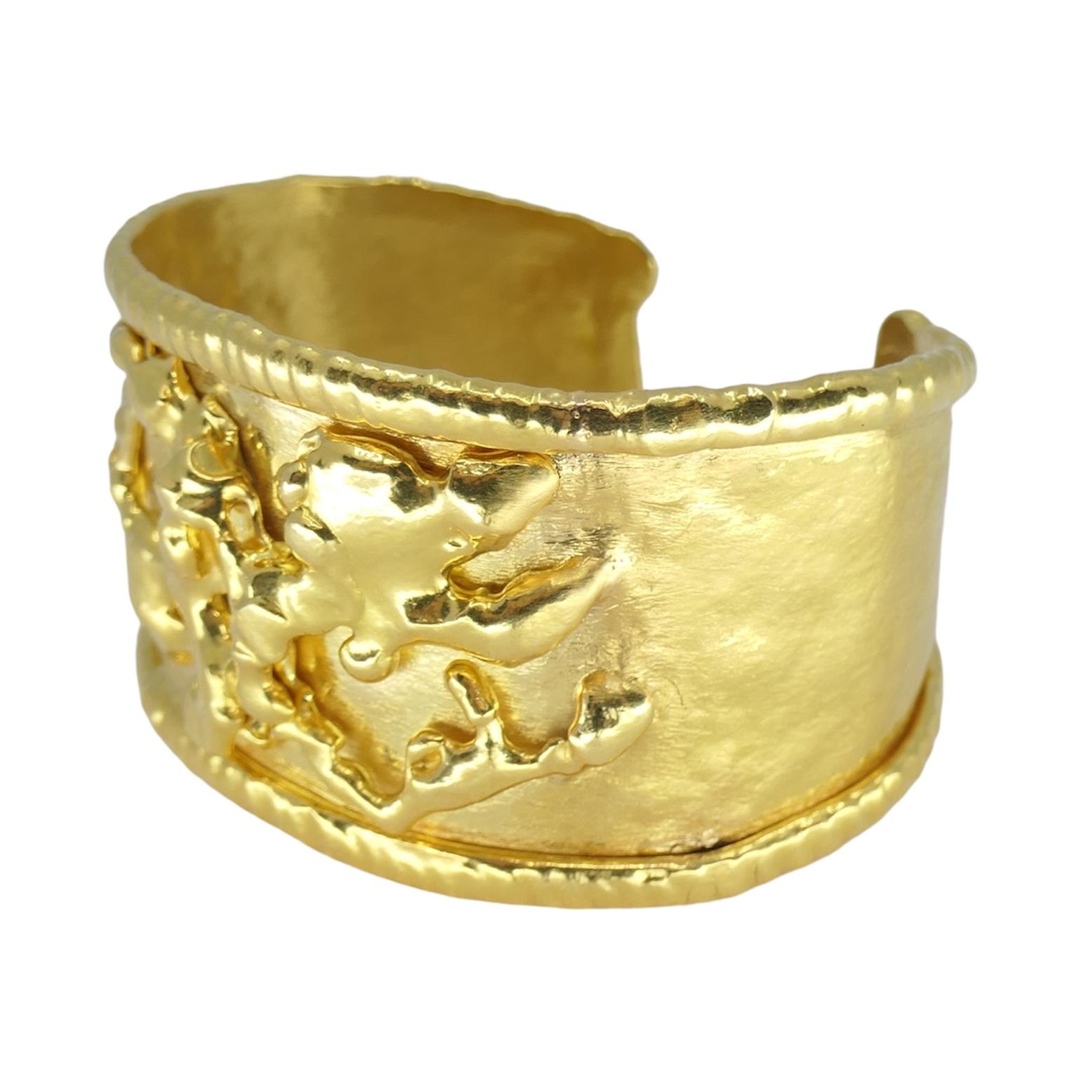 Jean Mahie 22k Gold Cuff Bracelet In Excellent Condition For Sale In Beverly Hills, CA