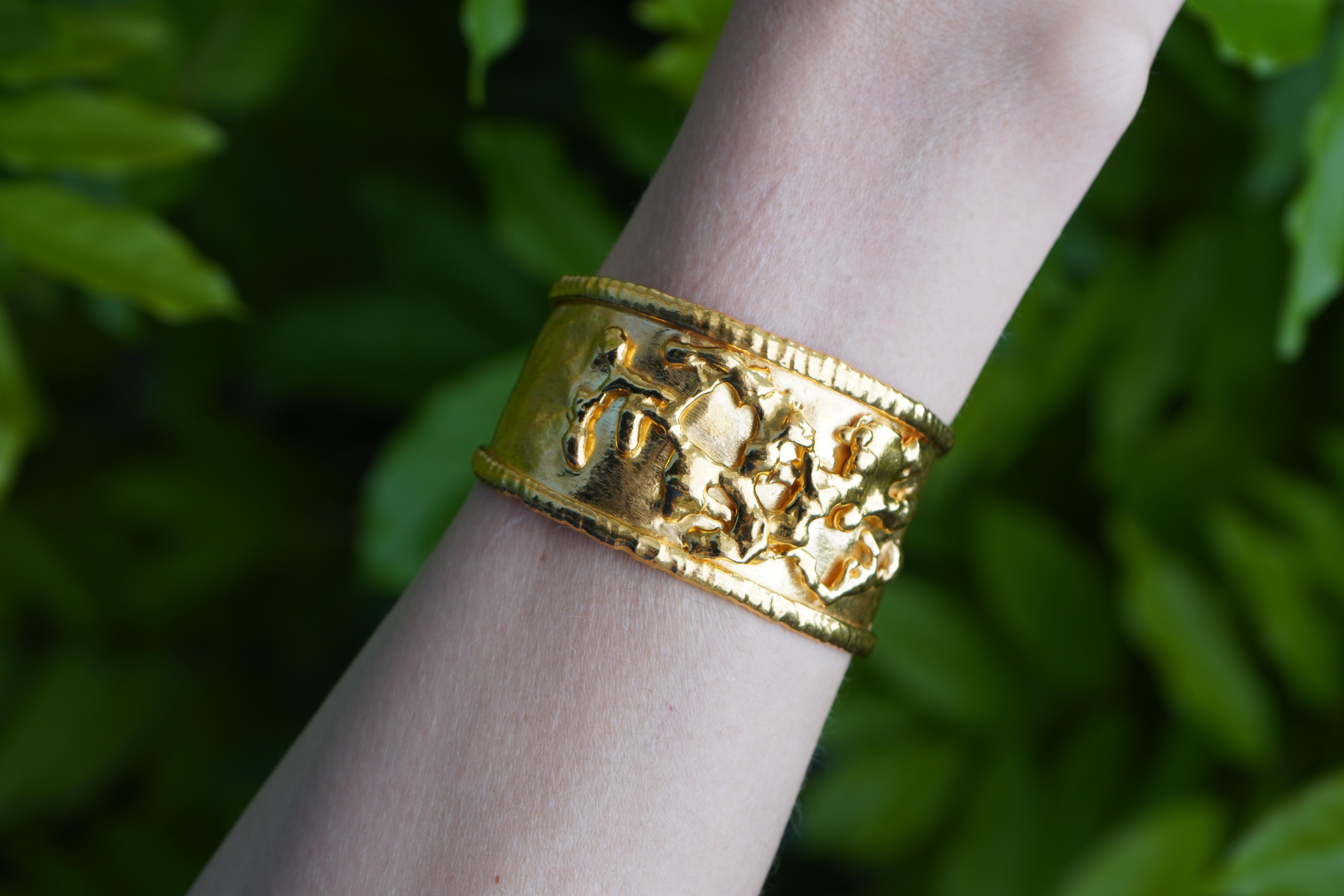 Jean Mahie 22k Gold Cuff Bracelet For Sale 5
