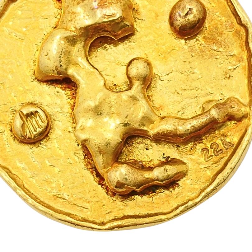 Ciondolo astratto scultoreo in oro 22k Jean Mahie in vendita 3