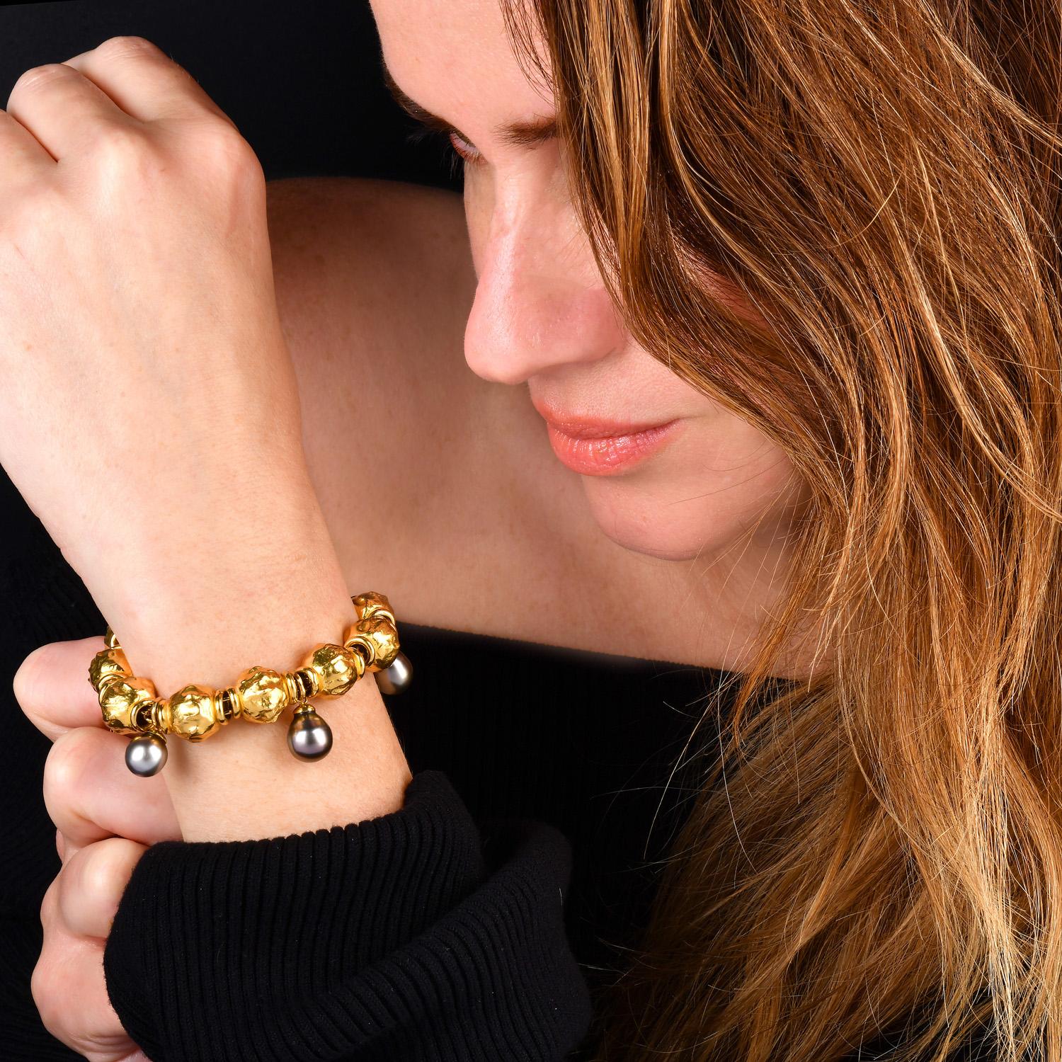 Jean Mahie Bracelet de perles baroques grises de culture en or jaune 22 carats Excellent état - En vente à Miami, FL