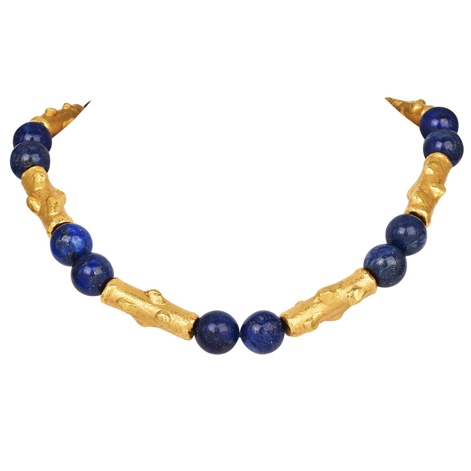 Donna Jean Mahie, collana girocollo in oro giallo 22 carati e perle di lapislazzuli 119 grammi in vendita
