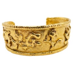 Pulsera brazalete ancha escultural con motivo tribal Jean Mahie de oro amarillo de 22 quilates