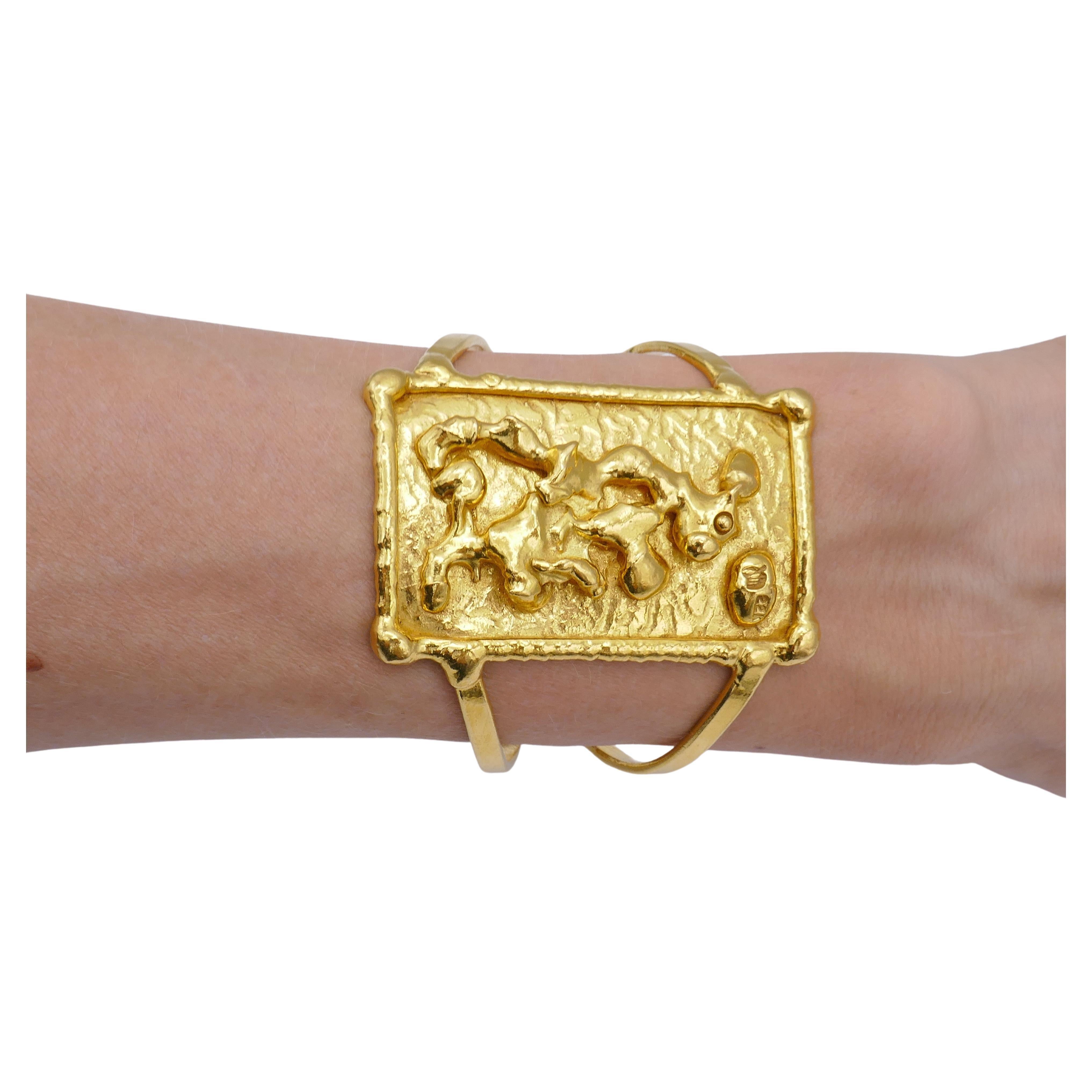 Jean Mahie Cuff Bracelet 22k Gold In Excellent Condition For Sale In Beverly Hills, CA