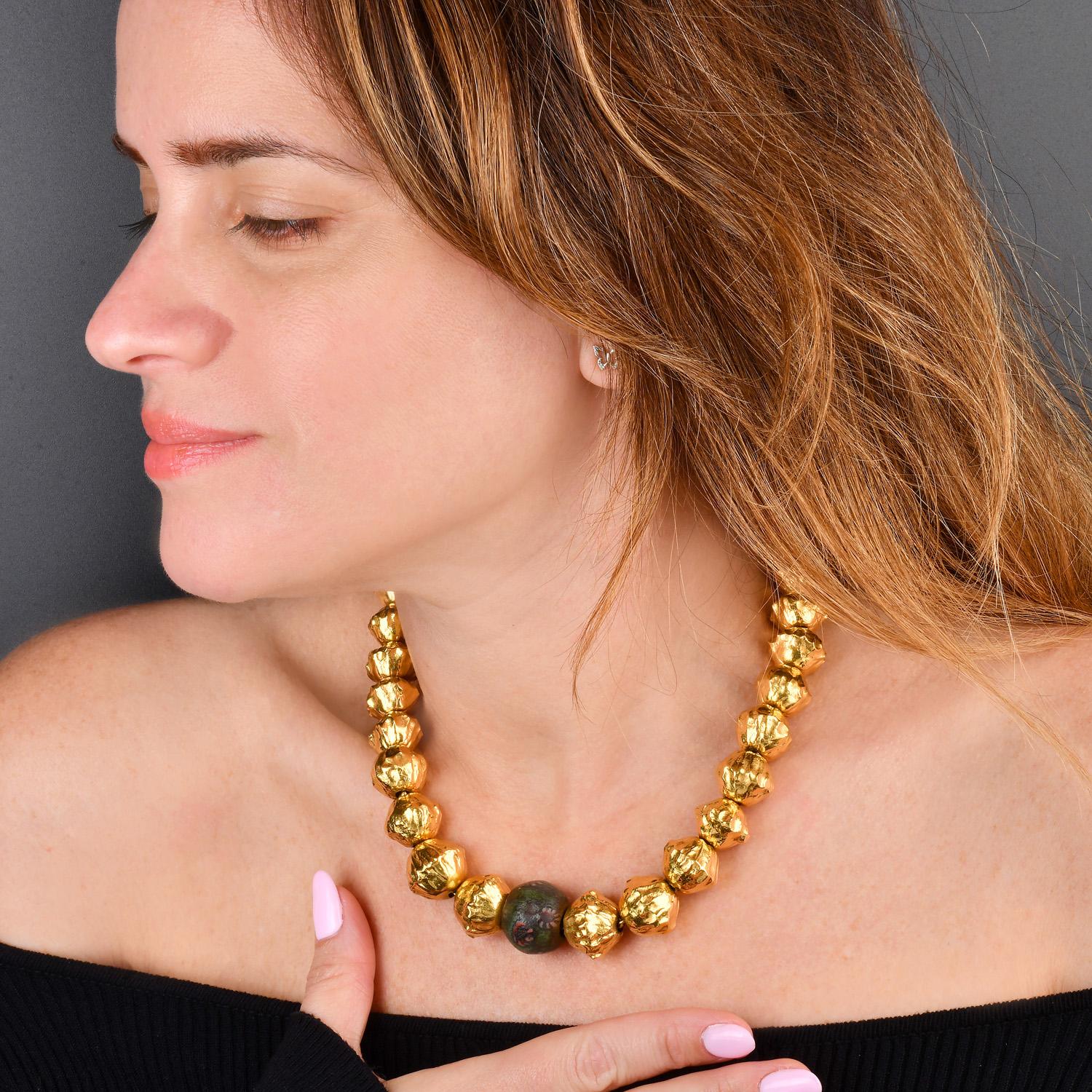 Rétro Collana girocollo con perline in oro giallo 22 carati Jean Mahie 253,6 grammi in vendita