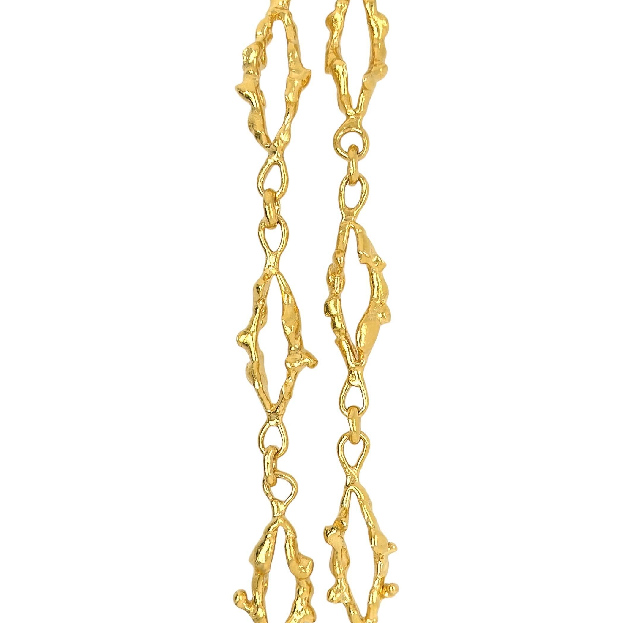 Collier en or jaune, Jean Mahie  Conçu comme une longueur de maillons de forme libre en forme de navette, complétée par un fermoir à crochet.  Longueur approximative de 30 pouces.  Poids brut d'environ 192.20 grammes.  Signé du monogramme de Jean