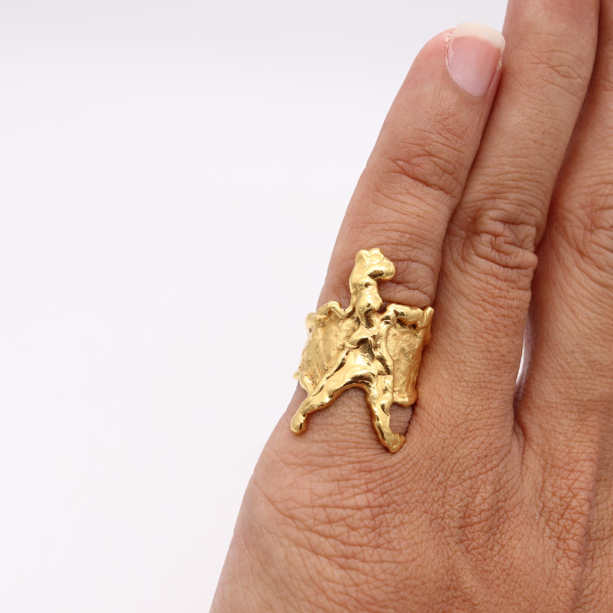 Women's or Men's Jean Mahie Paris Rare Vintage Sculptural Ring in Textured 22Kt Yellow Gold