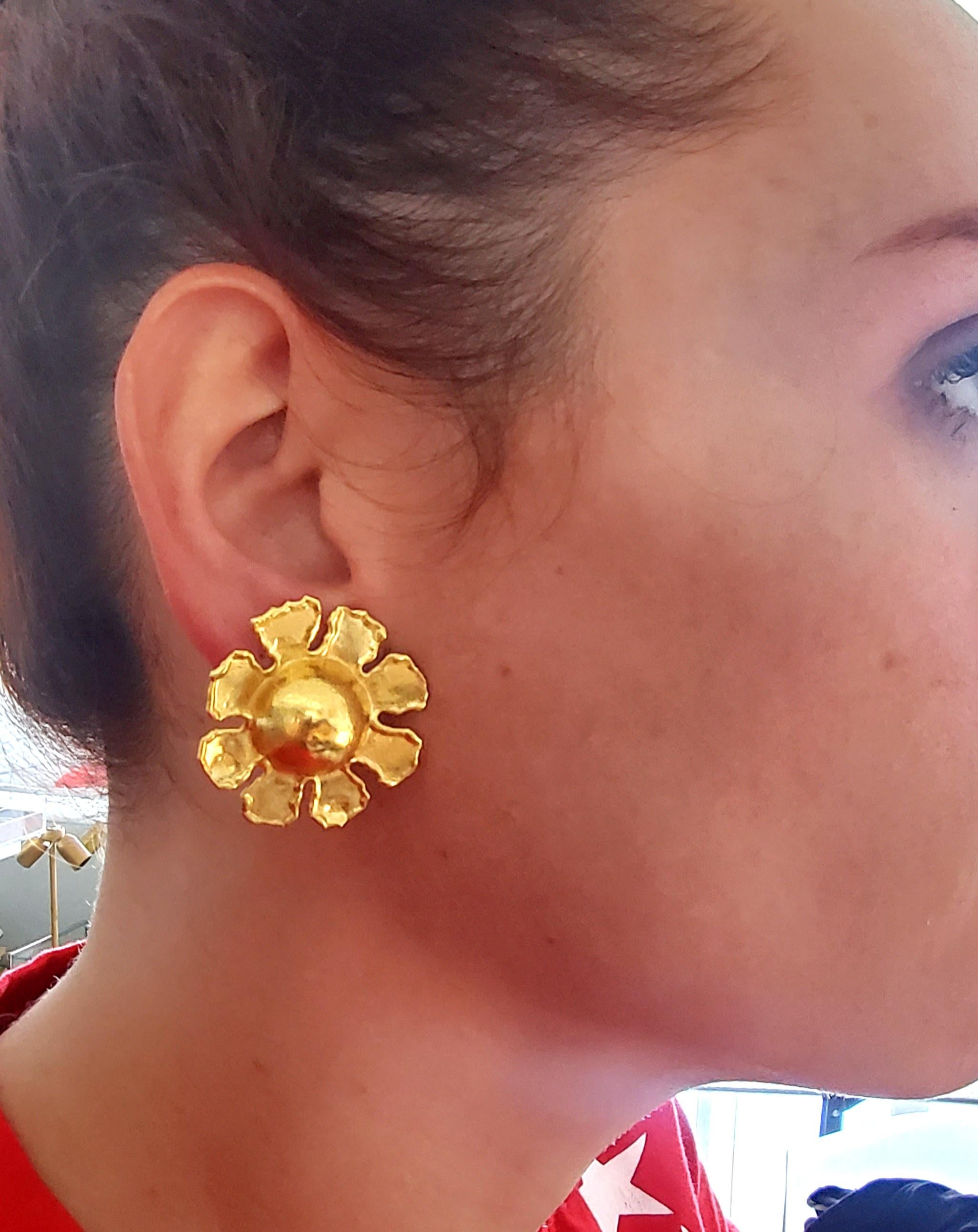 Textured sunburst earrings designed by Jean Mahie.

A beautiful pieces of art, created in Paris France by the artist and goldsmith Jean Mahie, back in the 1980's. These pair of sculptural ear-clips earrings has been crafted in solid yellow gold of