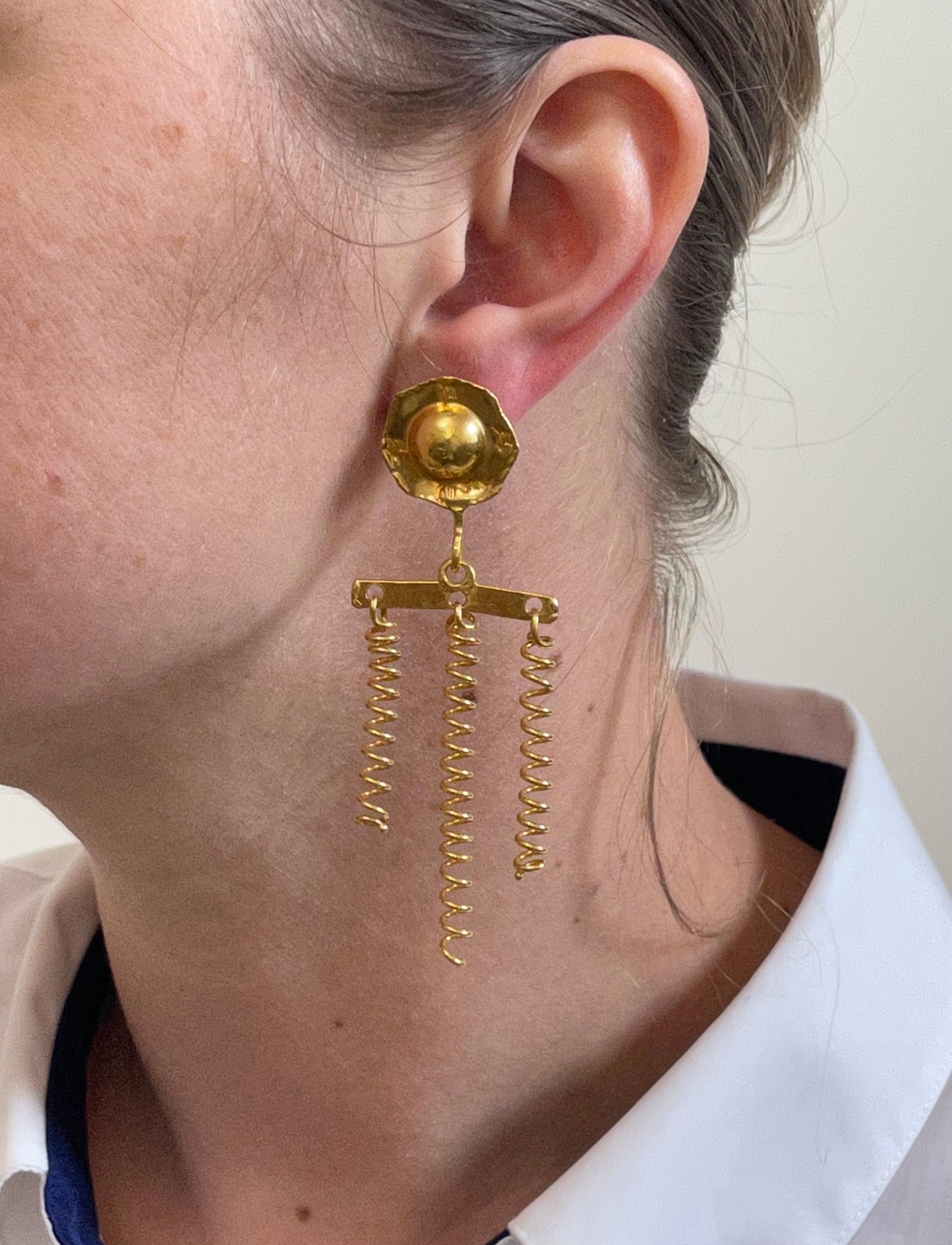 Jean Mahie Whimsical Yellow Gold Spiral Drop Earrings In Excellent Condition For Sale In New York, NY