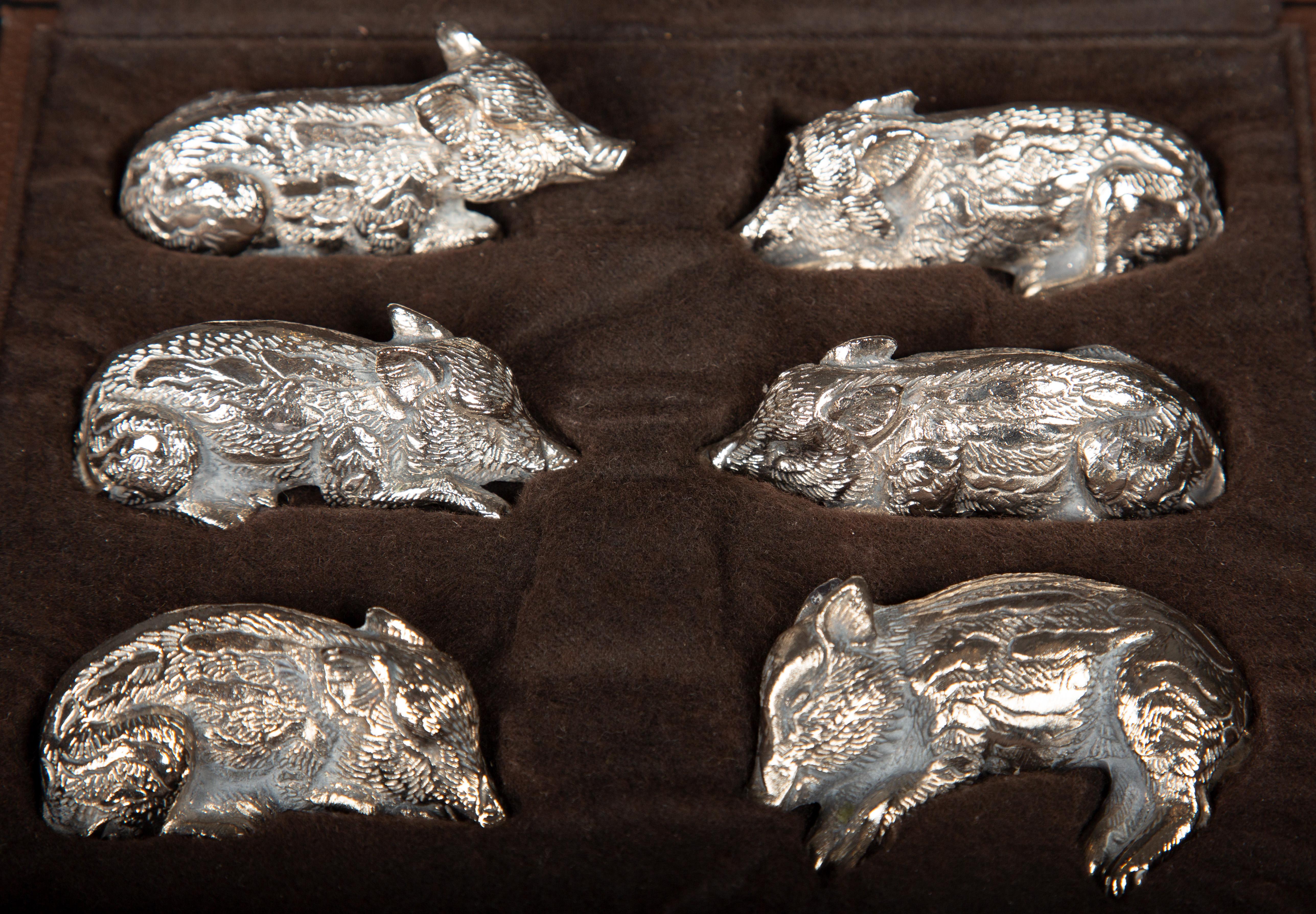 Français Jean Maillard (1901-1993) Porte-couteaux en étain en forme de cochon : Des délices sculpturaux exquis en vente