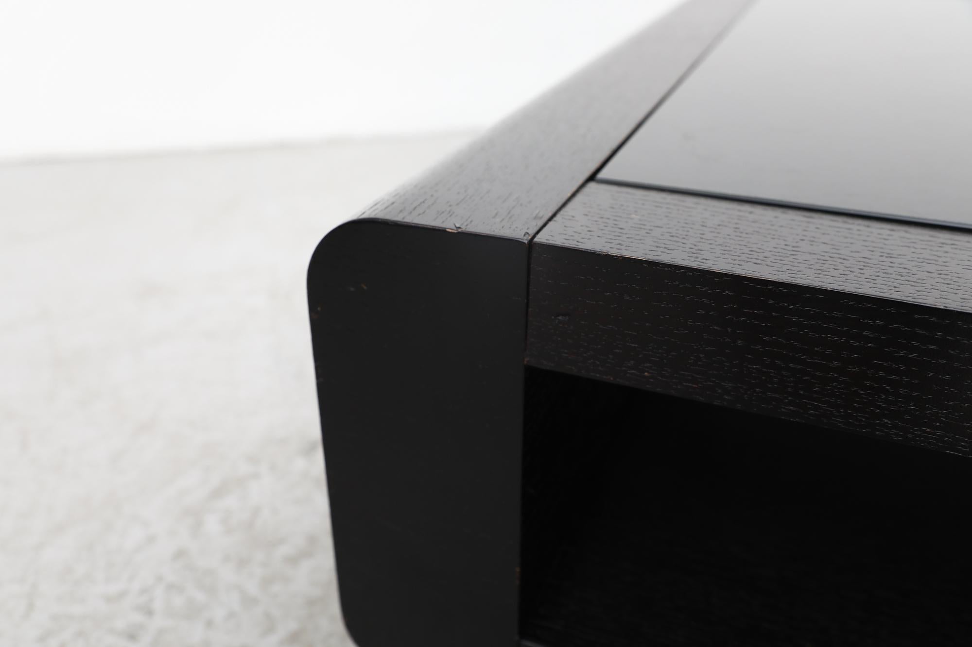 Table basse de style Jean Maneval en verre noir et wengé foncé avec plateau inférieur en vente 5