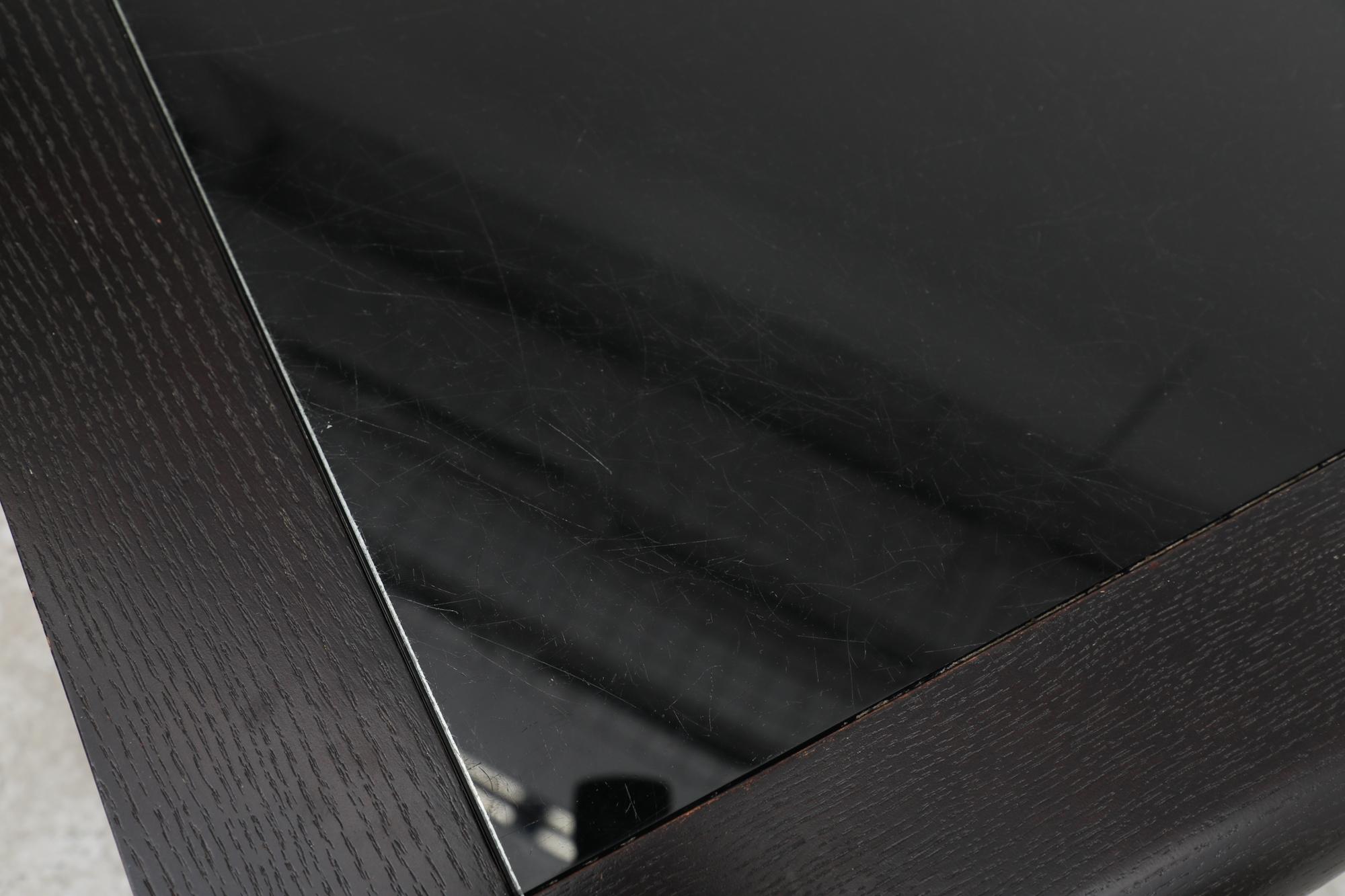 Table basse de style Jean Maneval en verre noir et wengé foncé avec plateau inférieur en vente 6