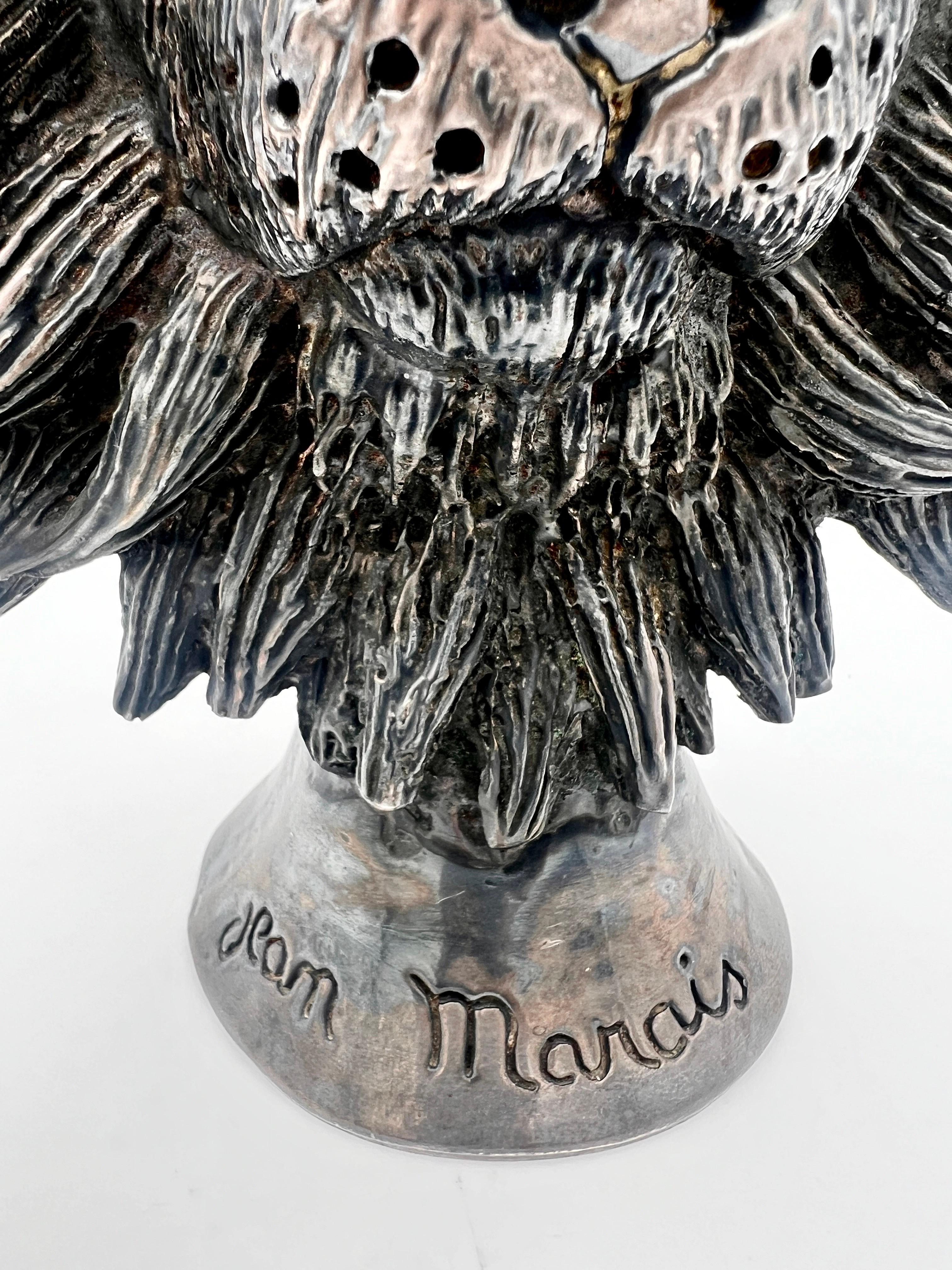 Cette création appelée Zoomorphe est une sculpture inspirée de La Belle et la Bête de Jean Cocteau. Cette œuvre créée par JEAN MARAIS et fabriquée dans les ateliers de l'artiste à Vallauris représente un faune bicéphale biface à l'apparence