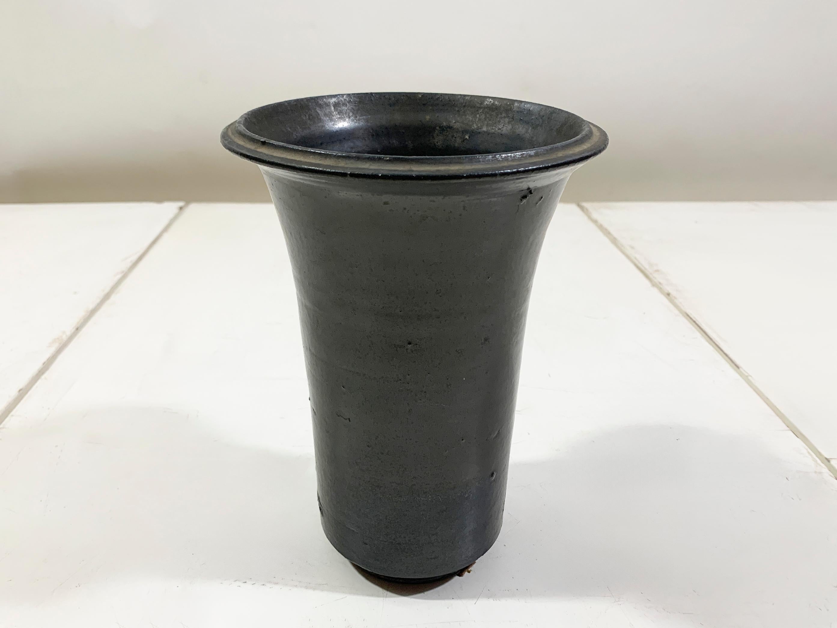 Mid-Century Modern Vase en céramique émaillée noire de Jean Marais, signé 