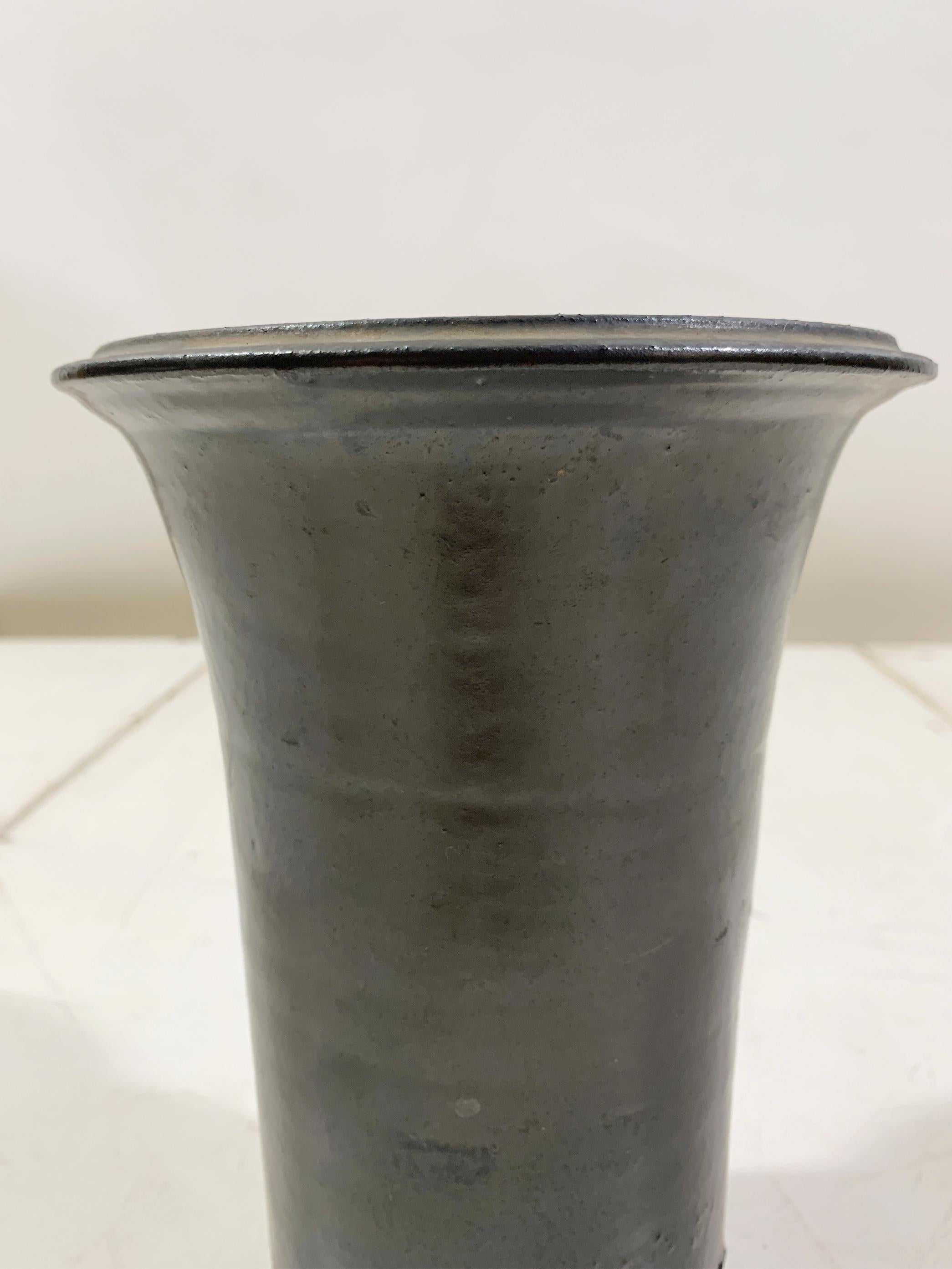 Céramique Vase en céramique émaillée noire de Jean Marais, signé 