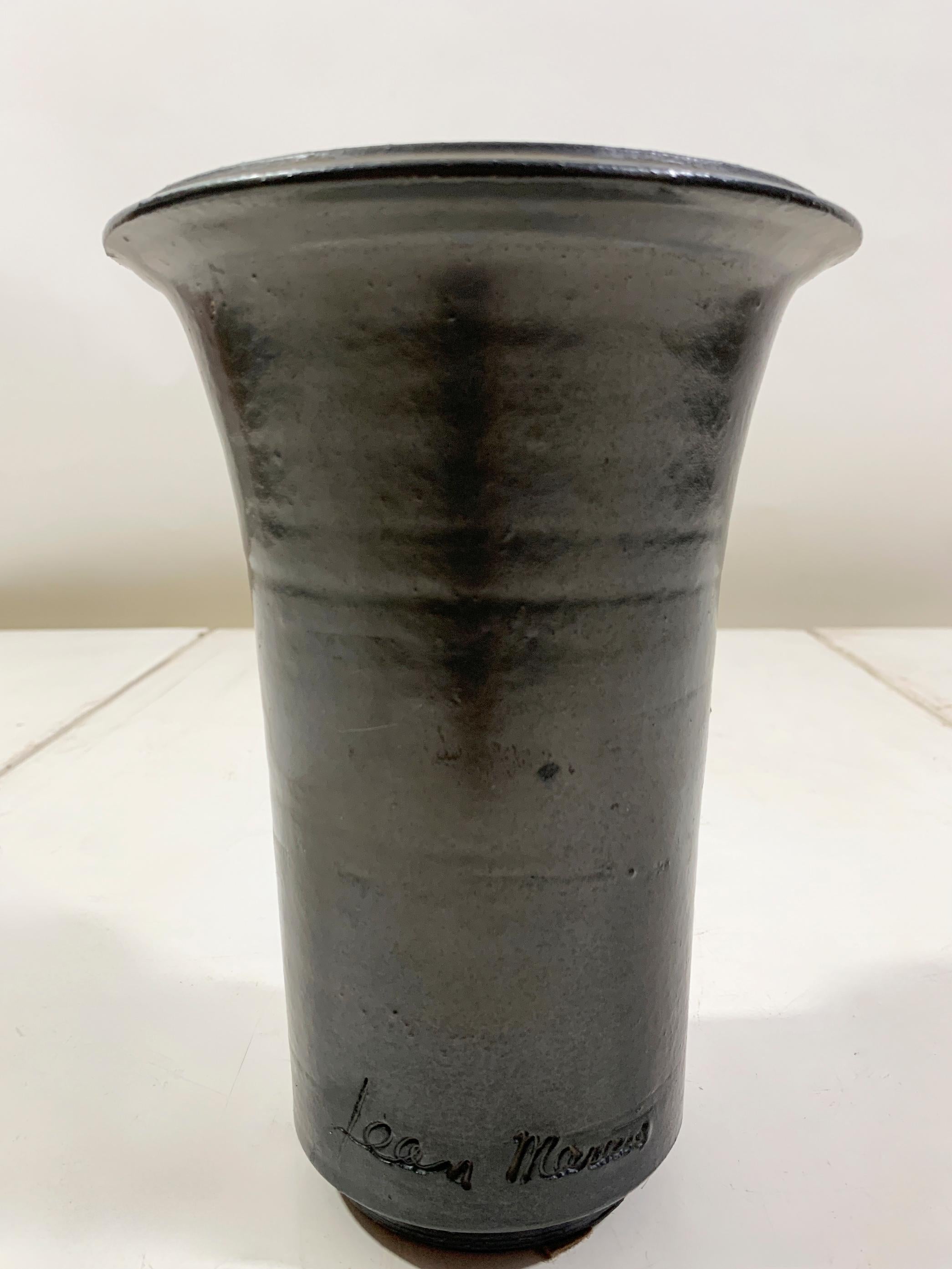 Vase en céramique émaillée noire de Jean Marais, signé 