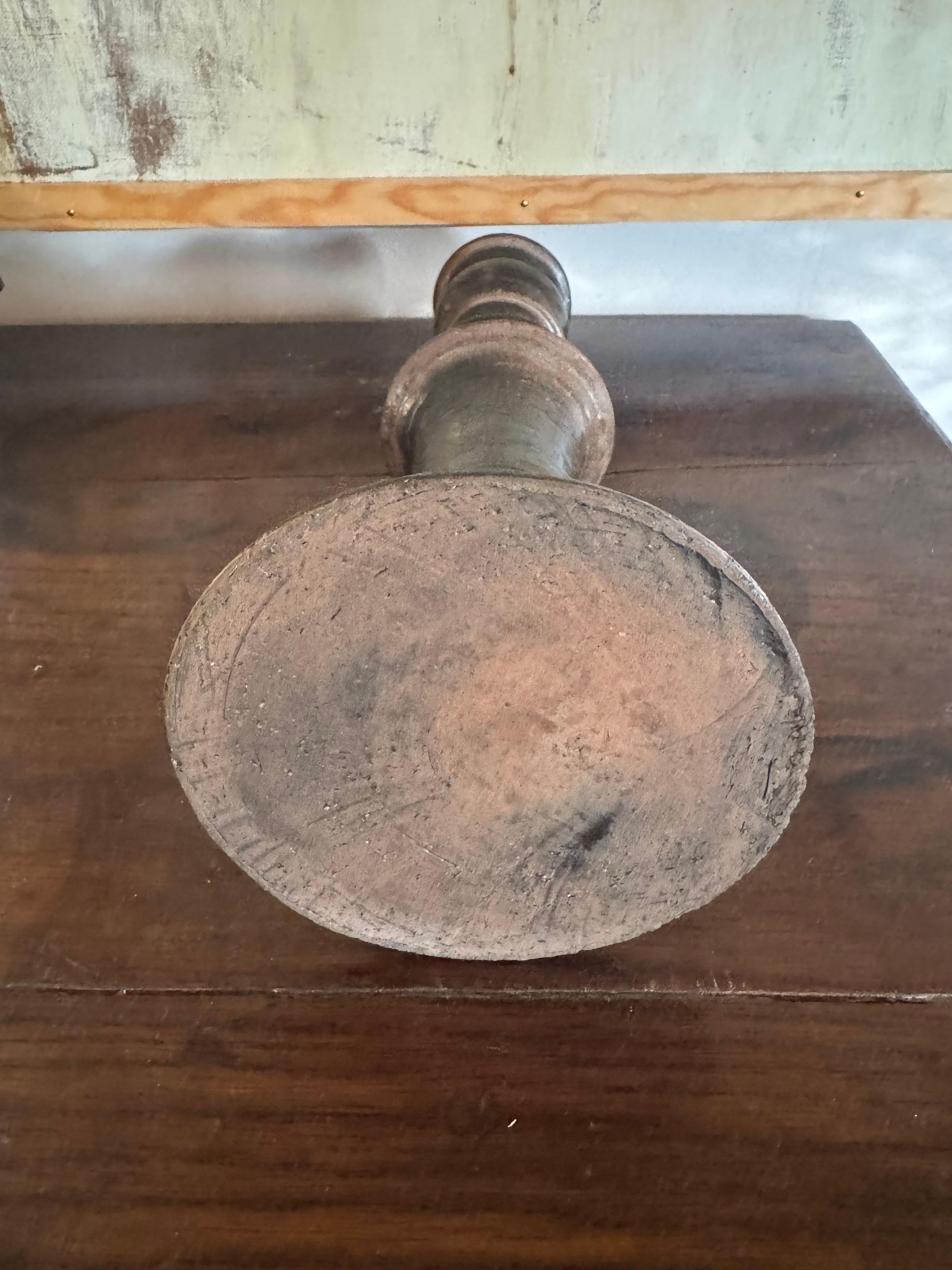 Francese Candeliere alto in ceramica smaltata nera di Jean Marais in vendita