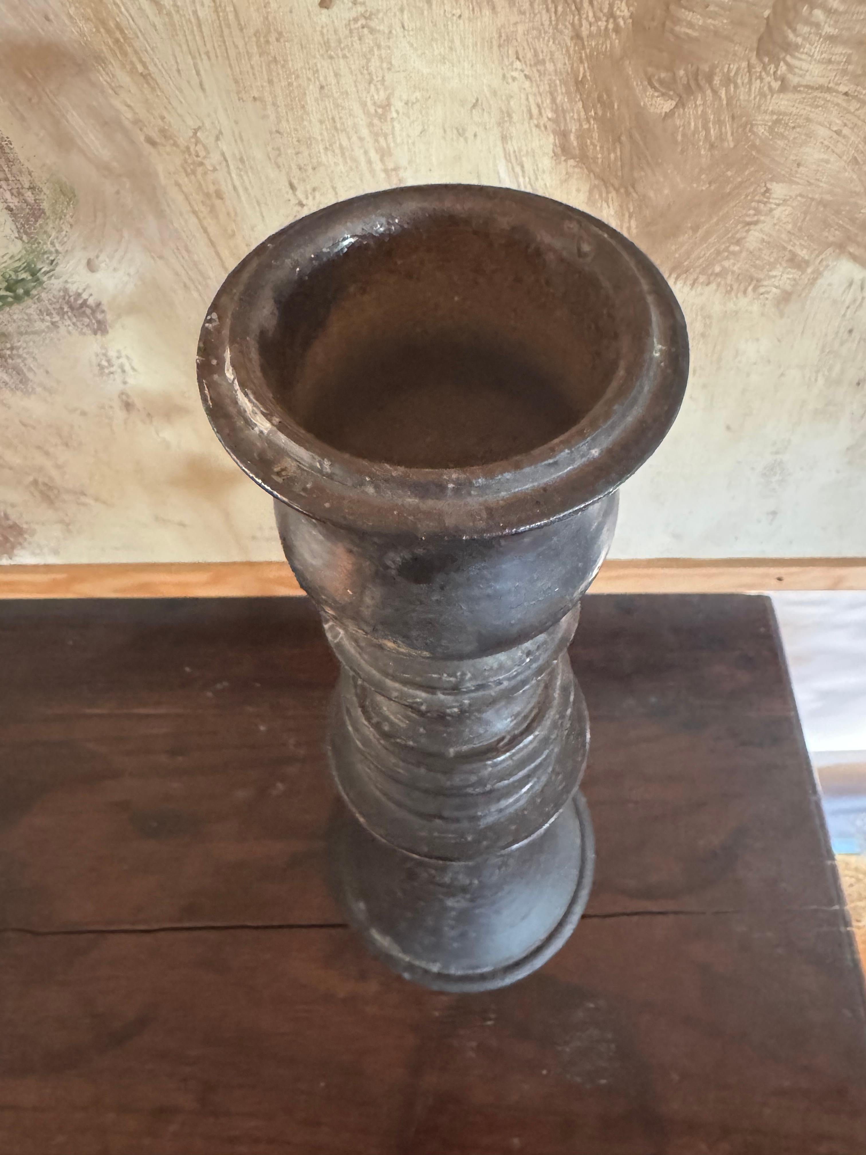 Smaltato Candeliere alto in ceramica smaltata nera di Jean Marais in vendita
