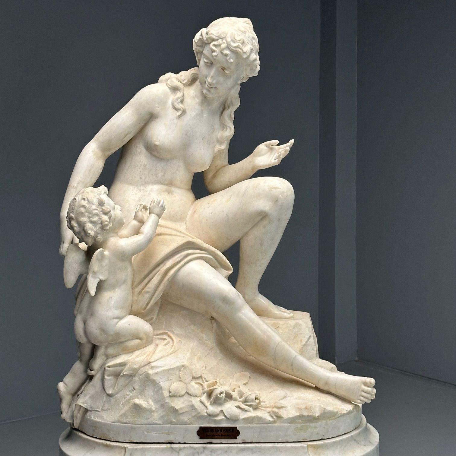 Jean-Marie Boucher, Venus and Cupid Marble Statue, White Marble, Romantic, 1910 In Good Condition For Sale In Stamford, CT