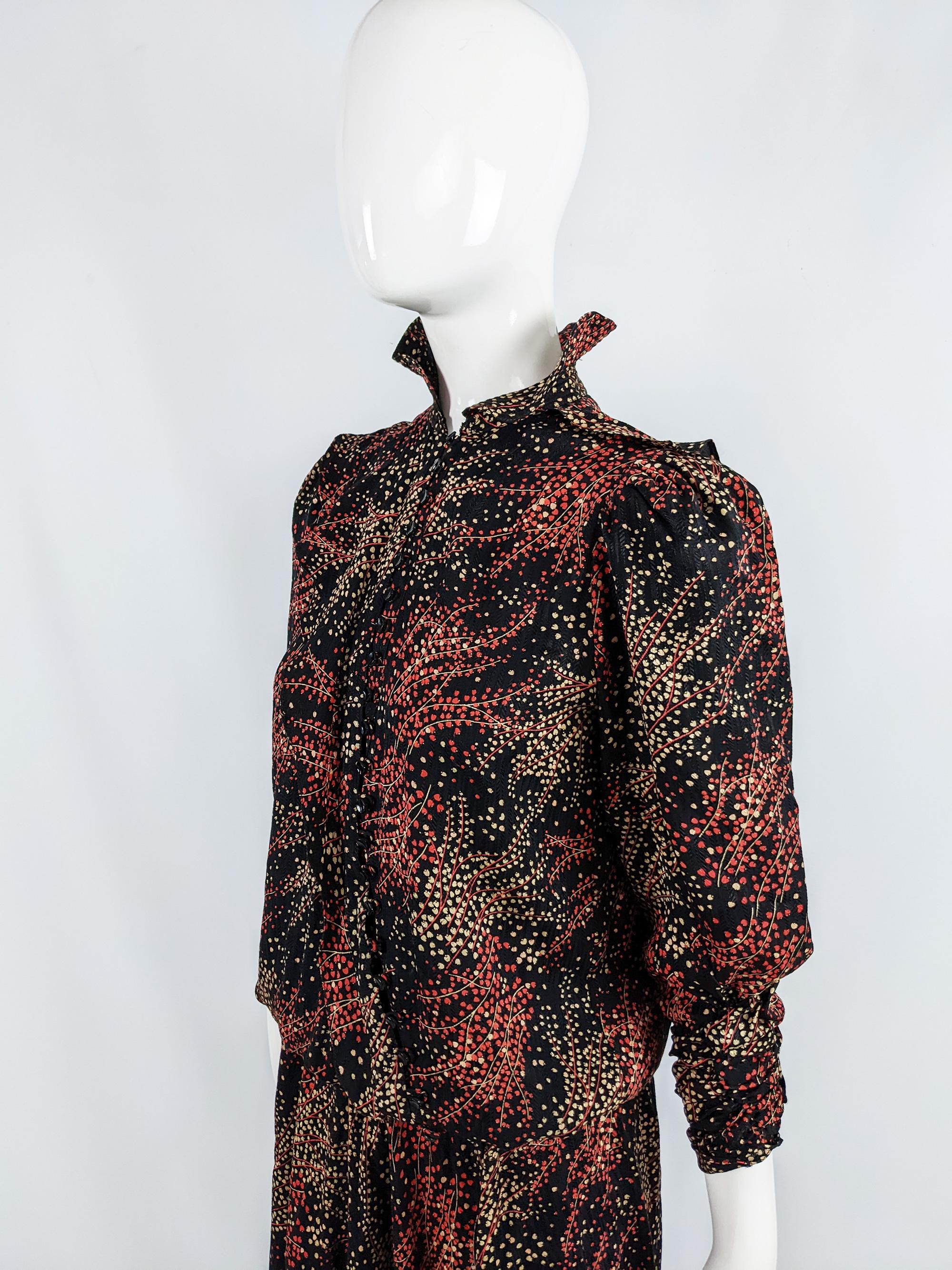 De las mujeres Jean & Martin Pallant Vintage Vestido Blusón de los 80 de seda roja y negra con cuello vuelto en venta