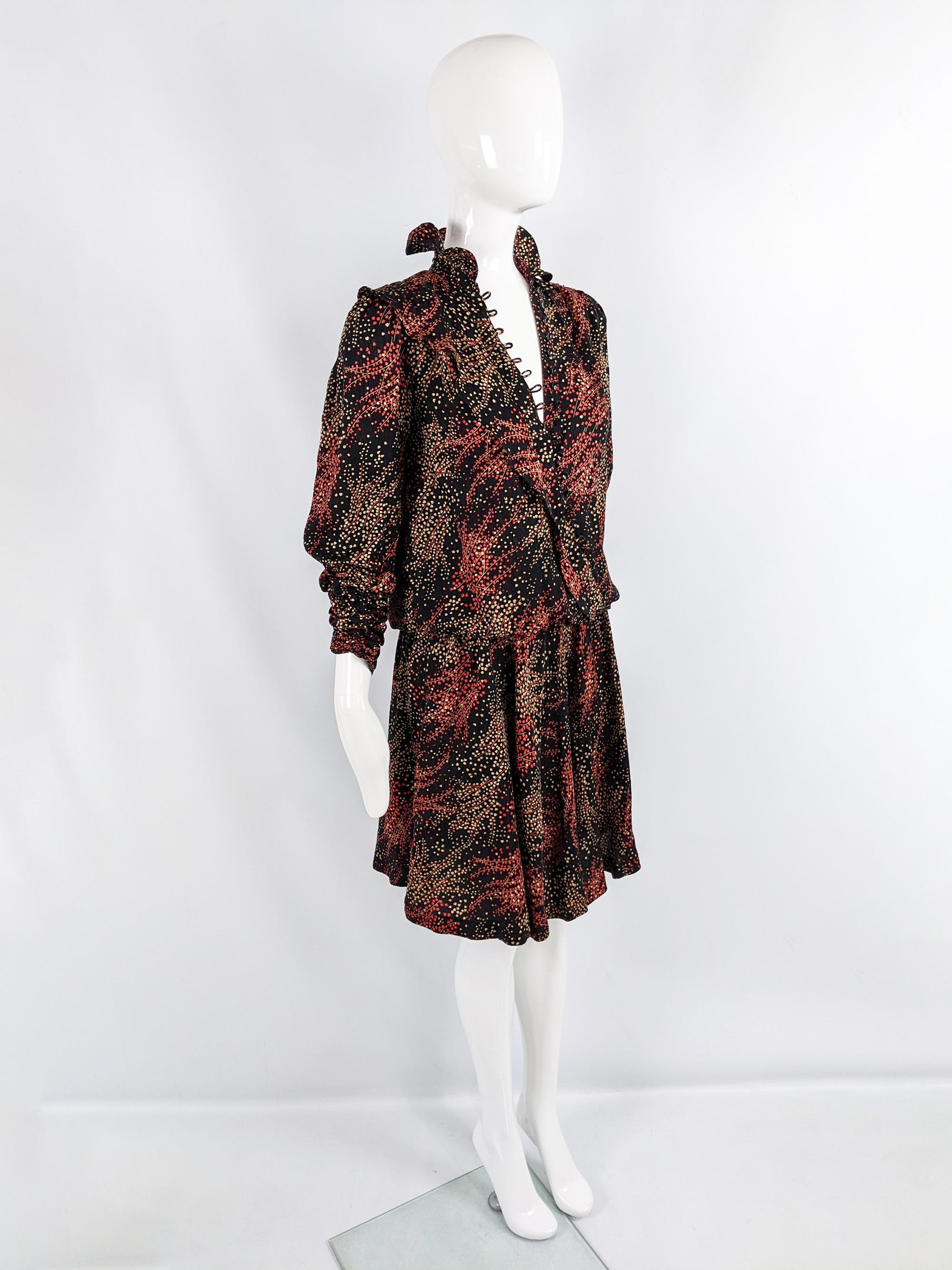 Jean & Martin Pallant Vintage Vestido Blusón de los 80 de seda roja y negra con cuello vuelto en venta 3