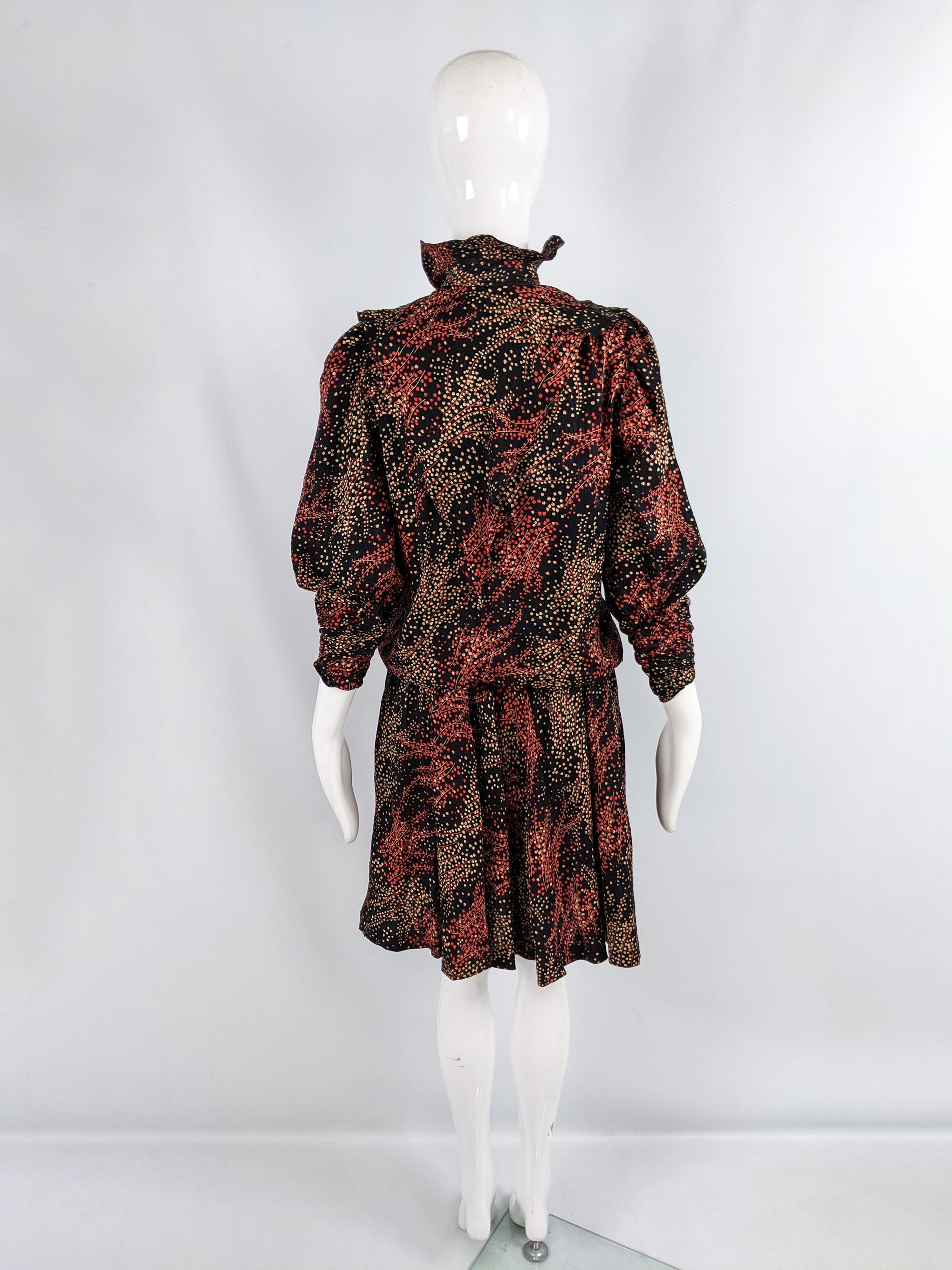 Jean & Martin Pallant Vintage Vestido Blusón de los 80 de seda roja y negra con cuello vuelto en venta 4