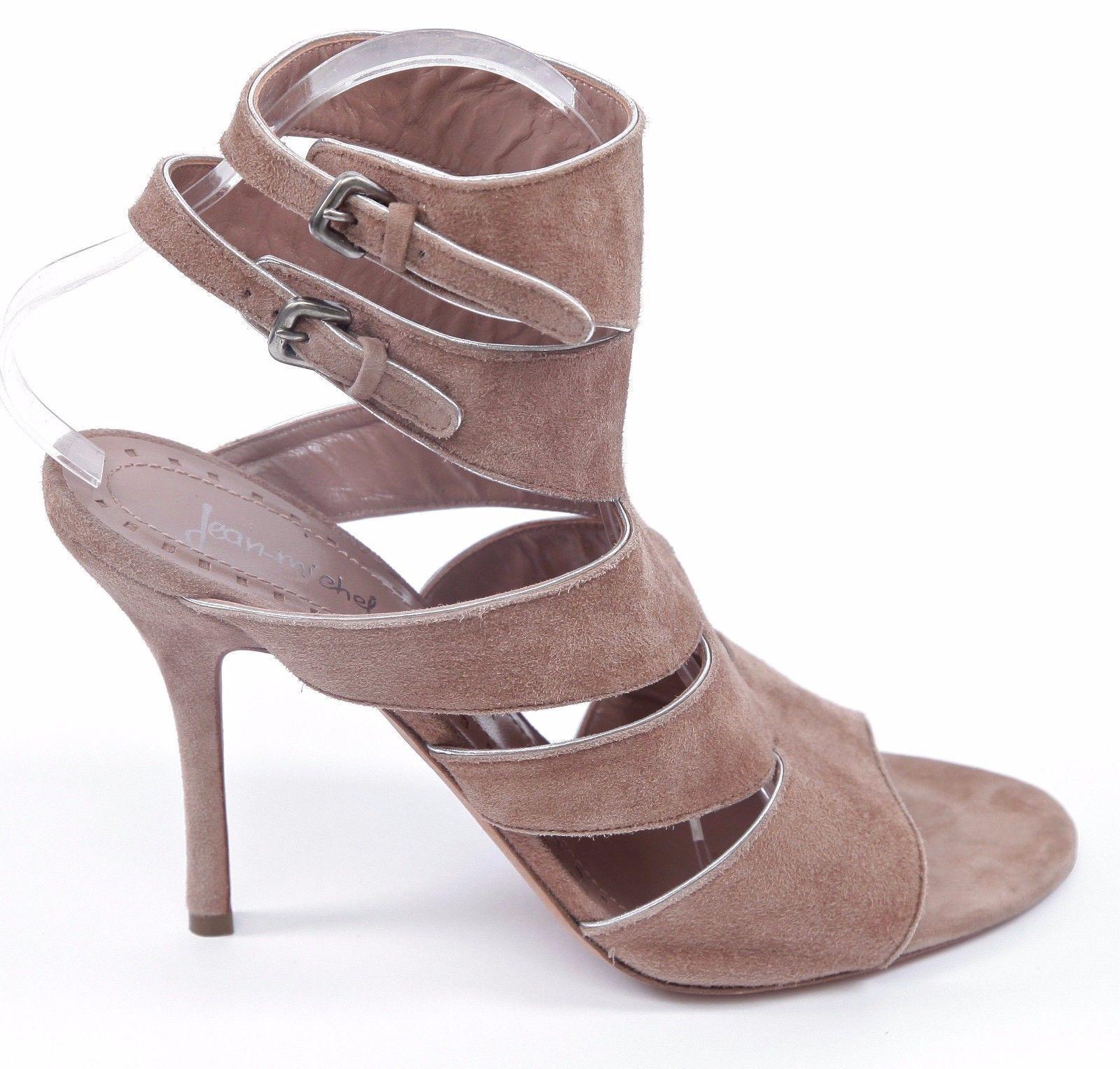 GUARANTEED AUTHENTIC JEAN-MICHEL CAZABAT GLADIATOR SANDAL


Details:
- Rosy tan suede gladiator style sandal.
- Silver leather piping.
- Double buckle closures at ankles.
- Suede and leather lining.
- Suede covered heels.
- Packaged carefully, dust