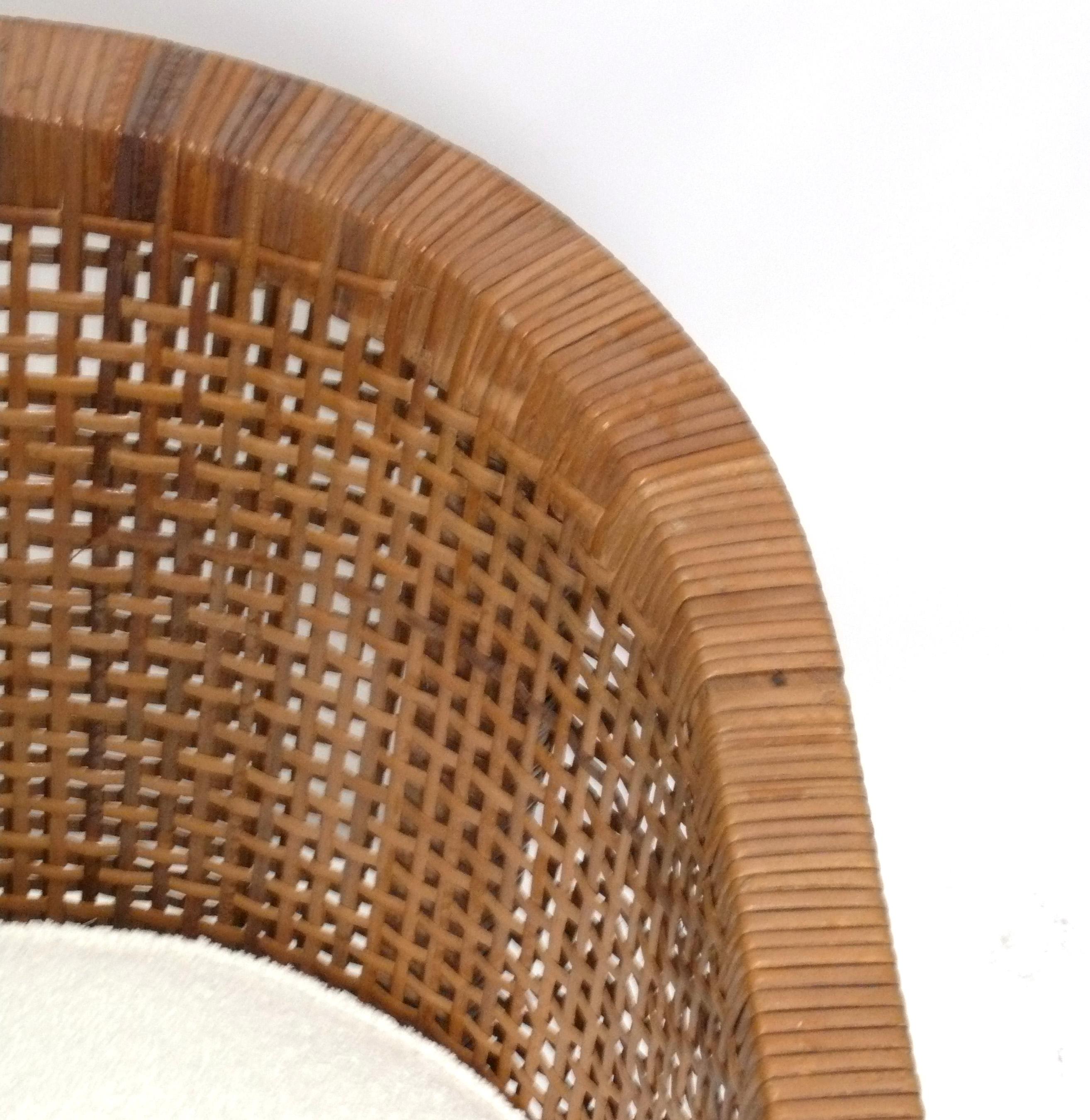 Sedia in rattan design Jean-Michel Frank New Ivory Boucle Fabric Stile Art Deco In condizioni buone in vendita a Atlanta, GA