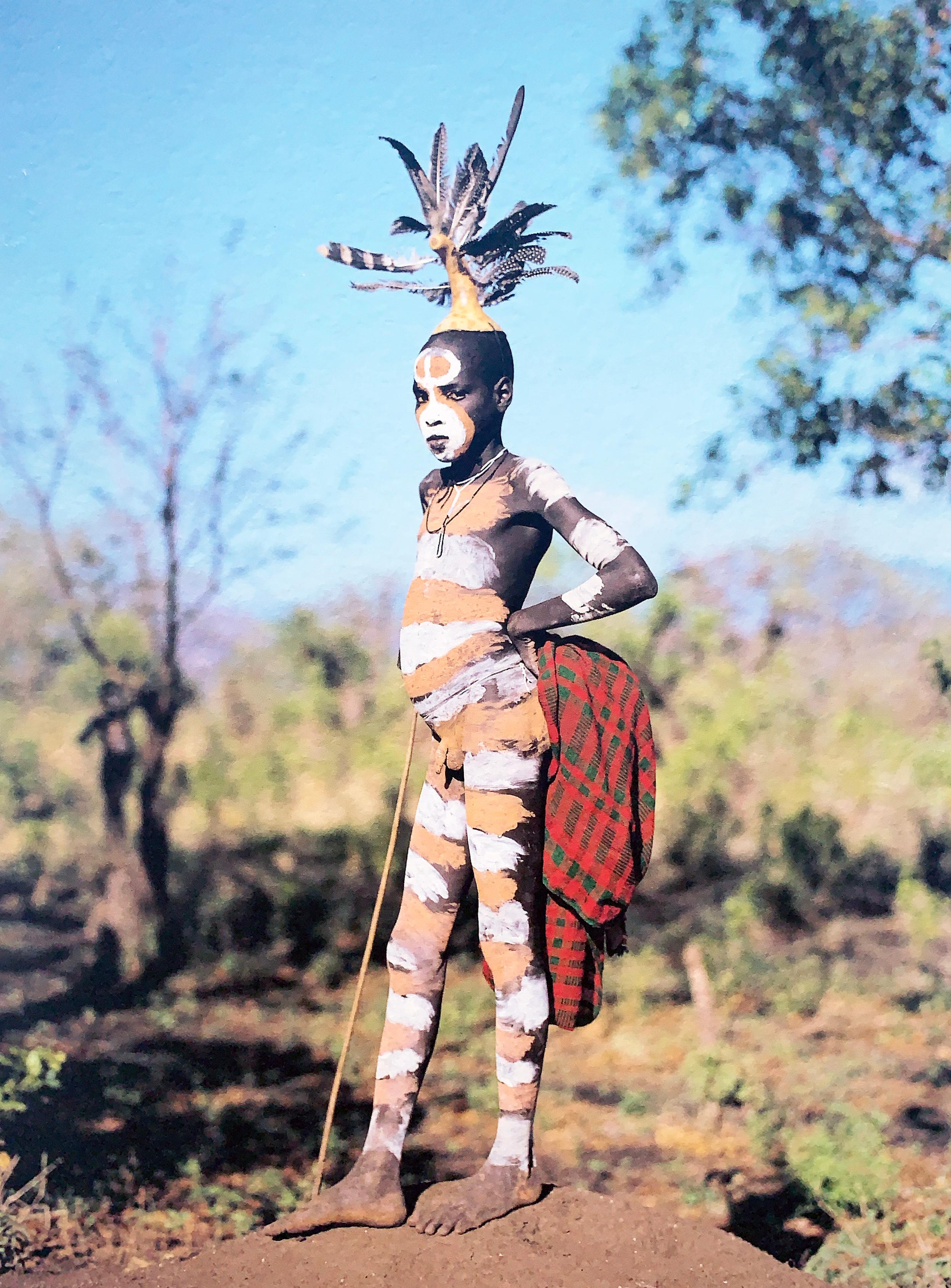 Afrique, Dandy, garçon Surma, enfant tribal, vallée de l'Omo, Éthiopie, photographie de portrait - Photograph de Jean-Michel Voge