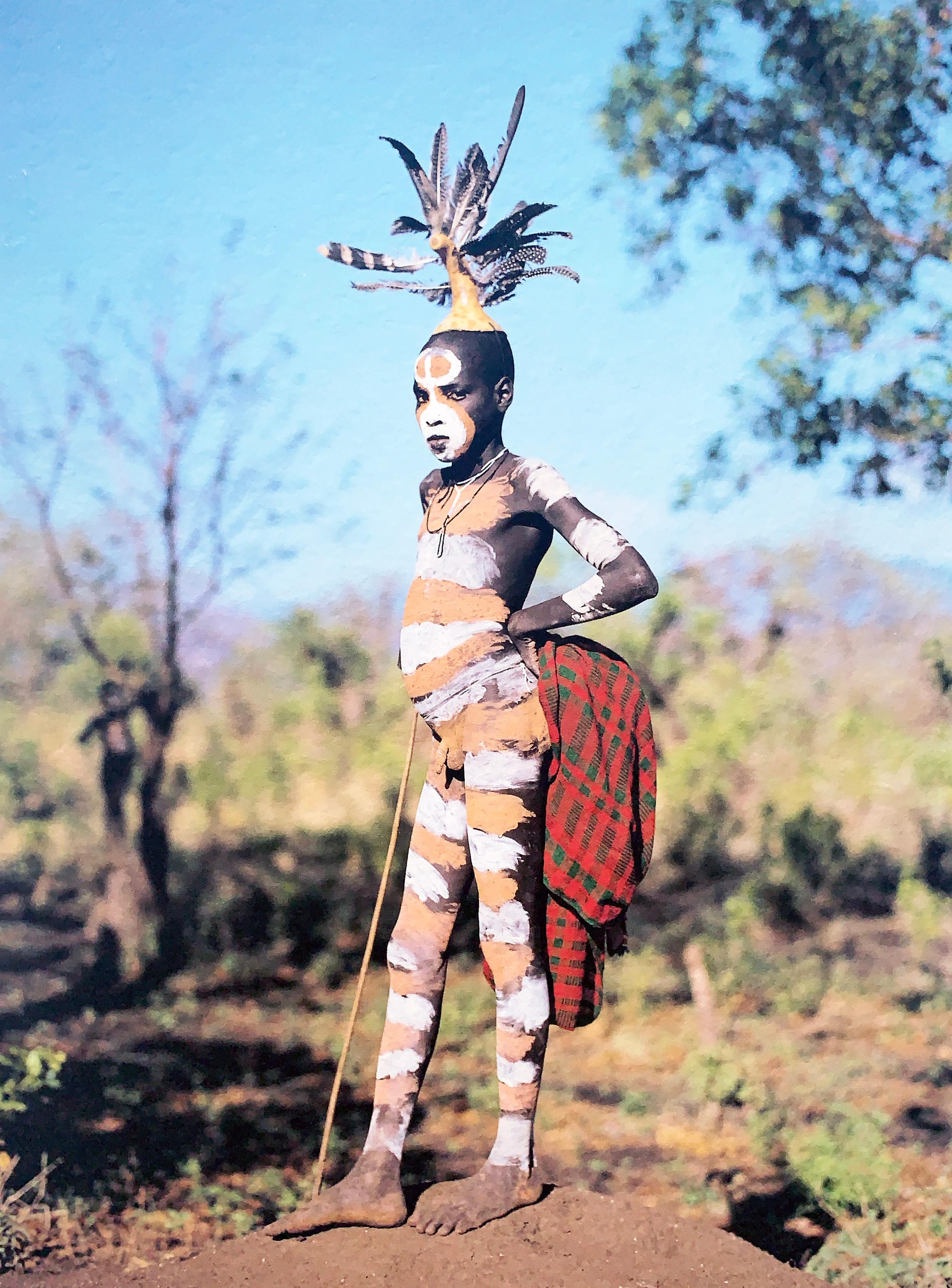 Dandy, Surma- Junge, Stammes-Kinder-Omo-Tal Äthiopien, Porträtfotografie – Photograph von Jean-Michel Voge