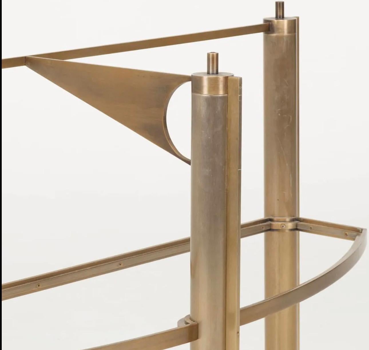 Jean-Michel Wilmotte Flaggen-Konsole Postmoderner Metalltisch aus Metall, Frankreich, 1980er Jahre. im Zustand „Relativ gut“ im Angebot in Brooklyn, NY