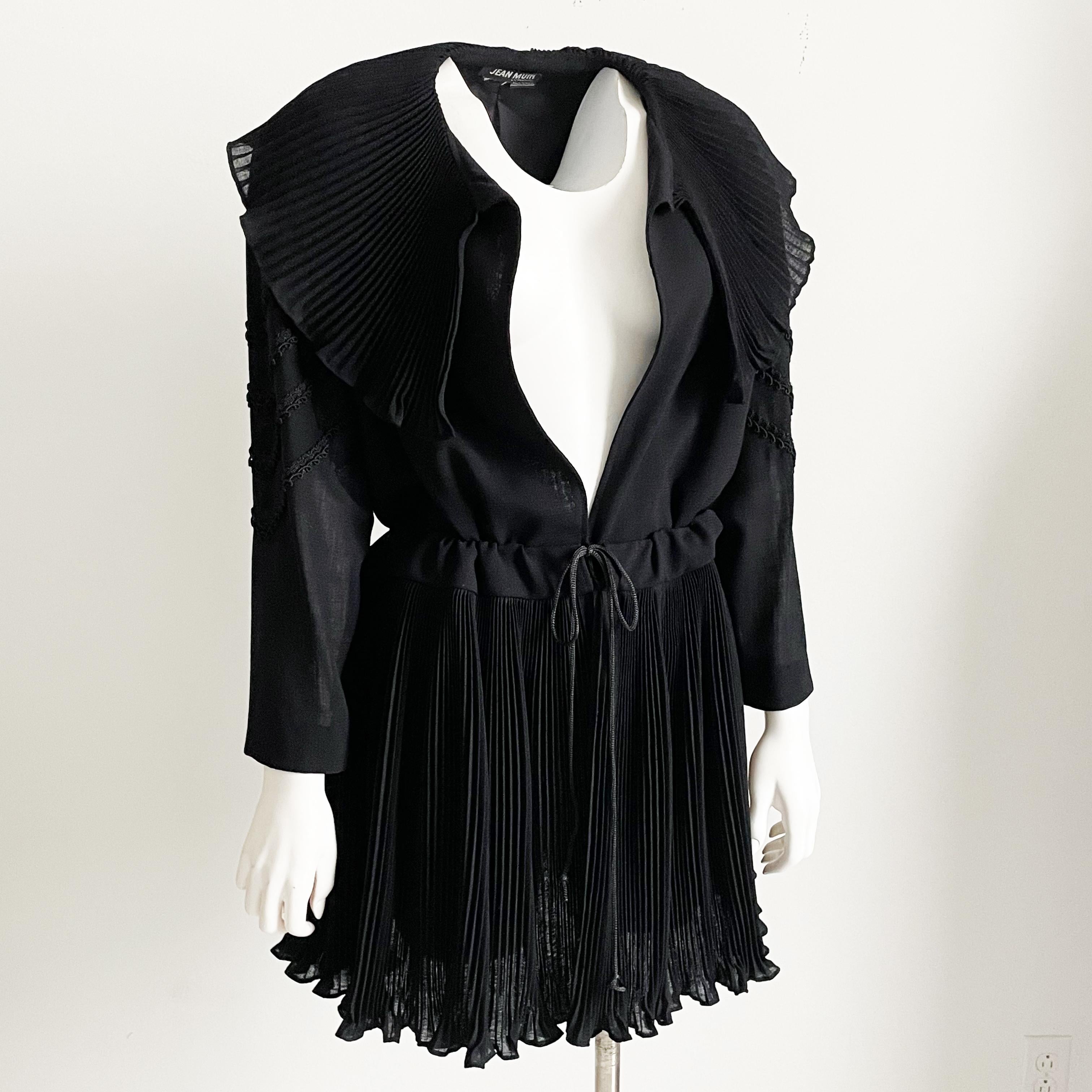 Donna Jean Muir, giacca in lana nera con colletto a micropieghe e vita arricciata, Vintage in vendita