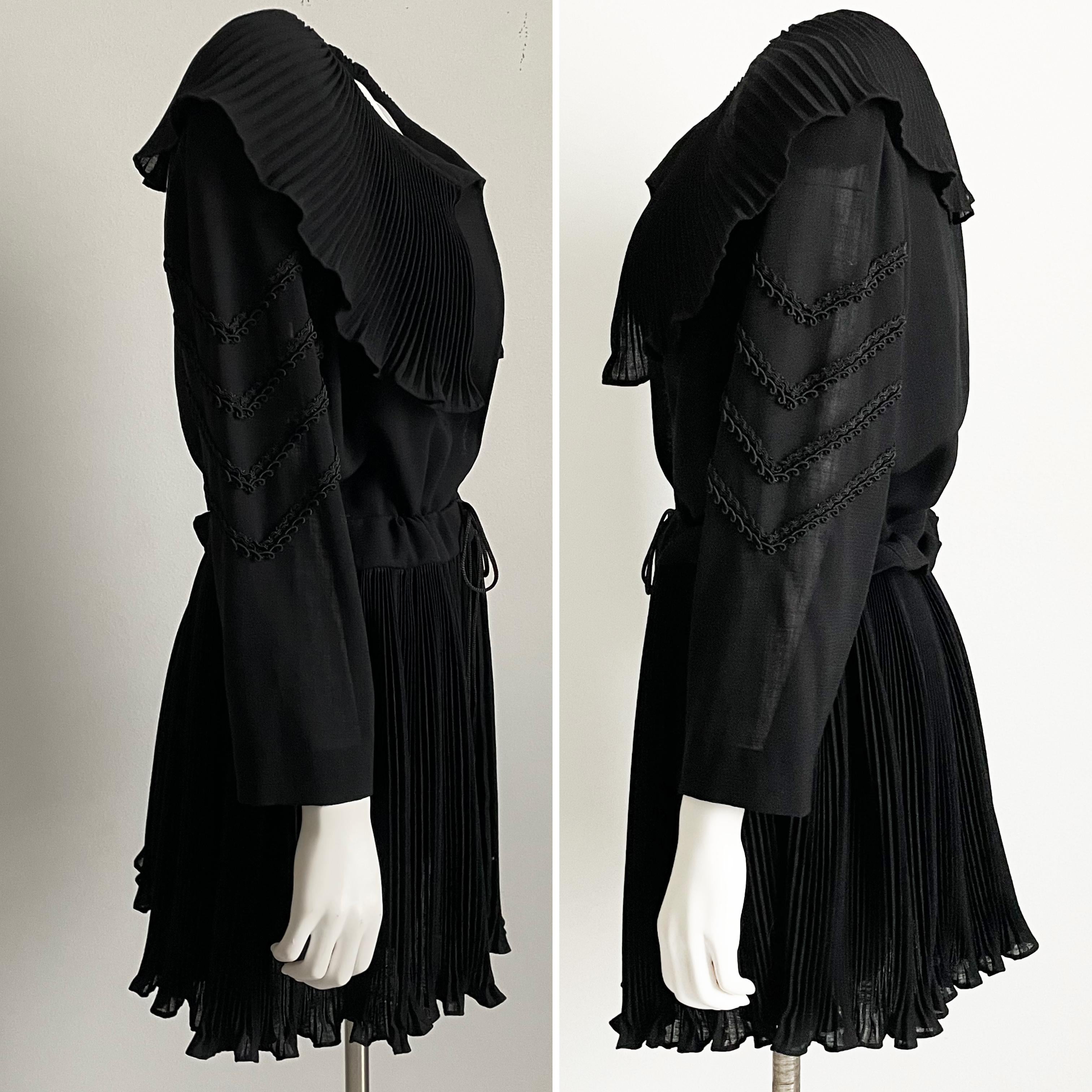 Jean Muir, giacca in lana nera con colletto a micropieghe e vita arricciata, Vintage in vendita 1