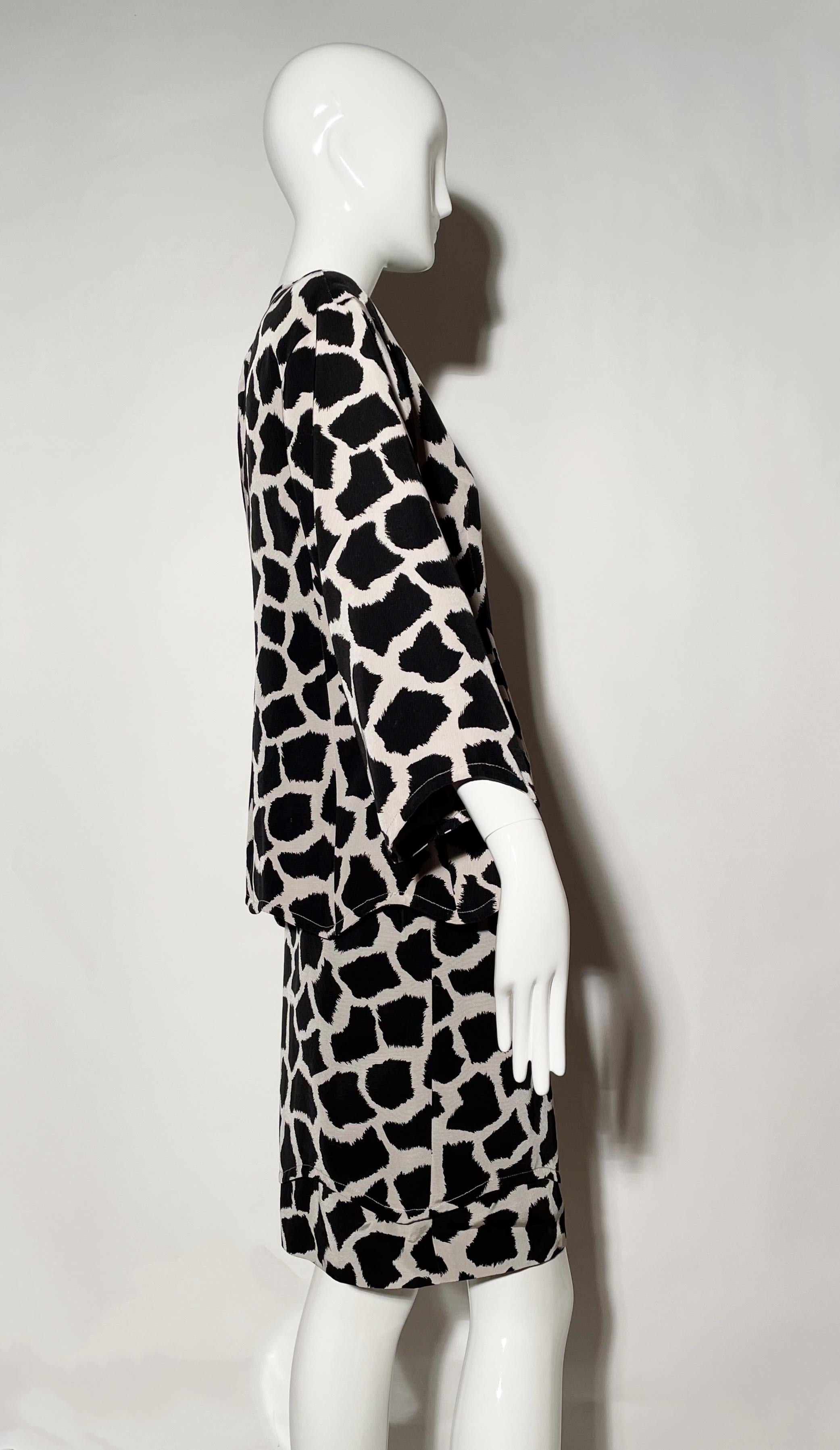 Jean Muir Giraffe Print Skirt Suit In Excellent Condition For Sale In Los Angeles, CA