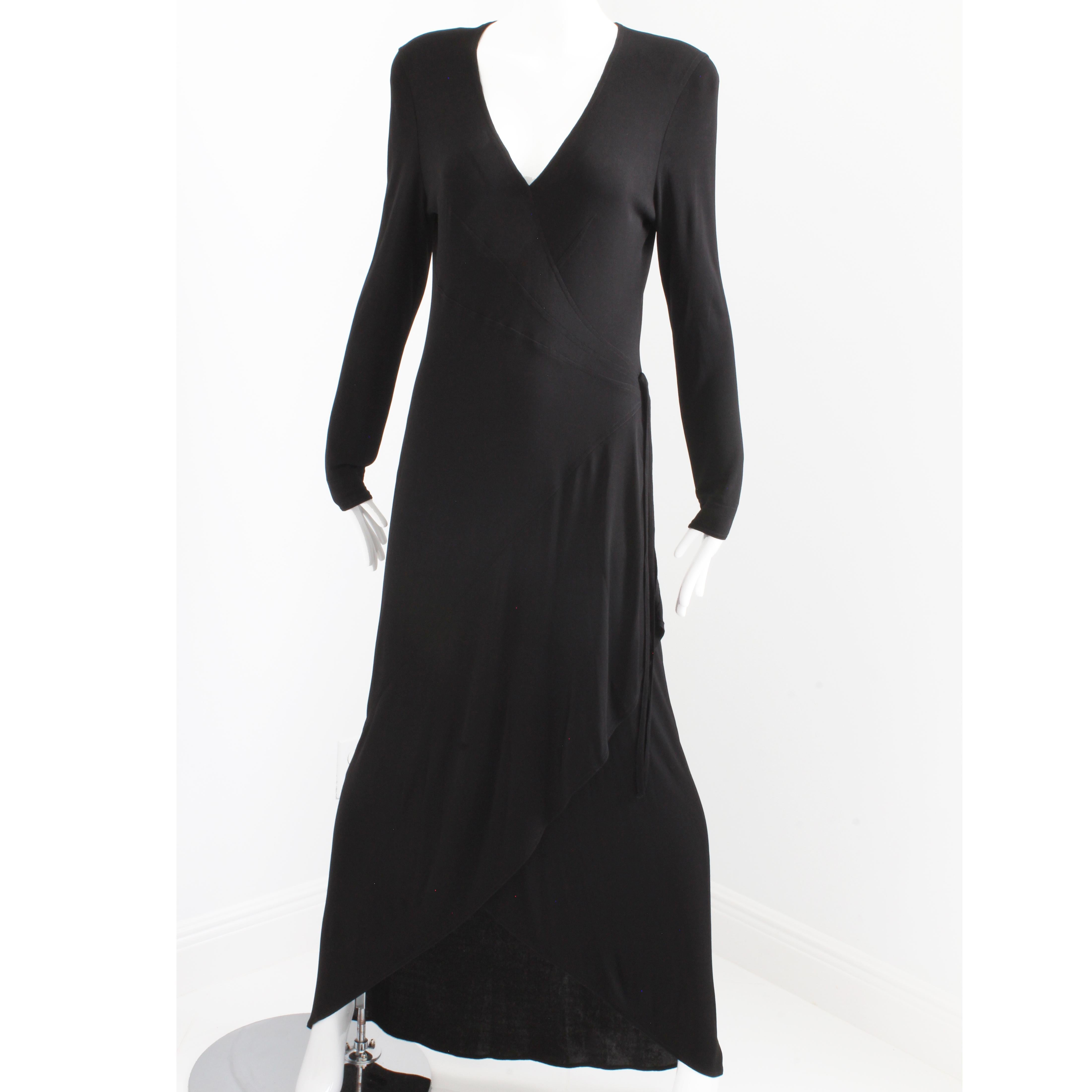 Jean Muir Vintage Black Long Jersey Dress Gown Plunge Neckline Asymmetric Hem (Robe longue à encolure plongeante et ourlet asymétrique) en vente 5