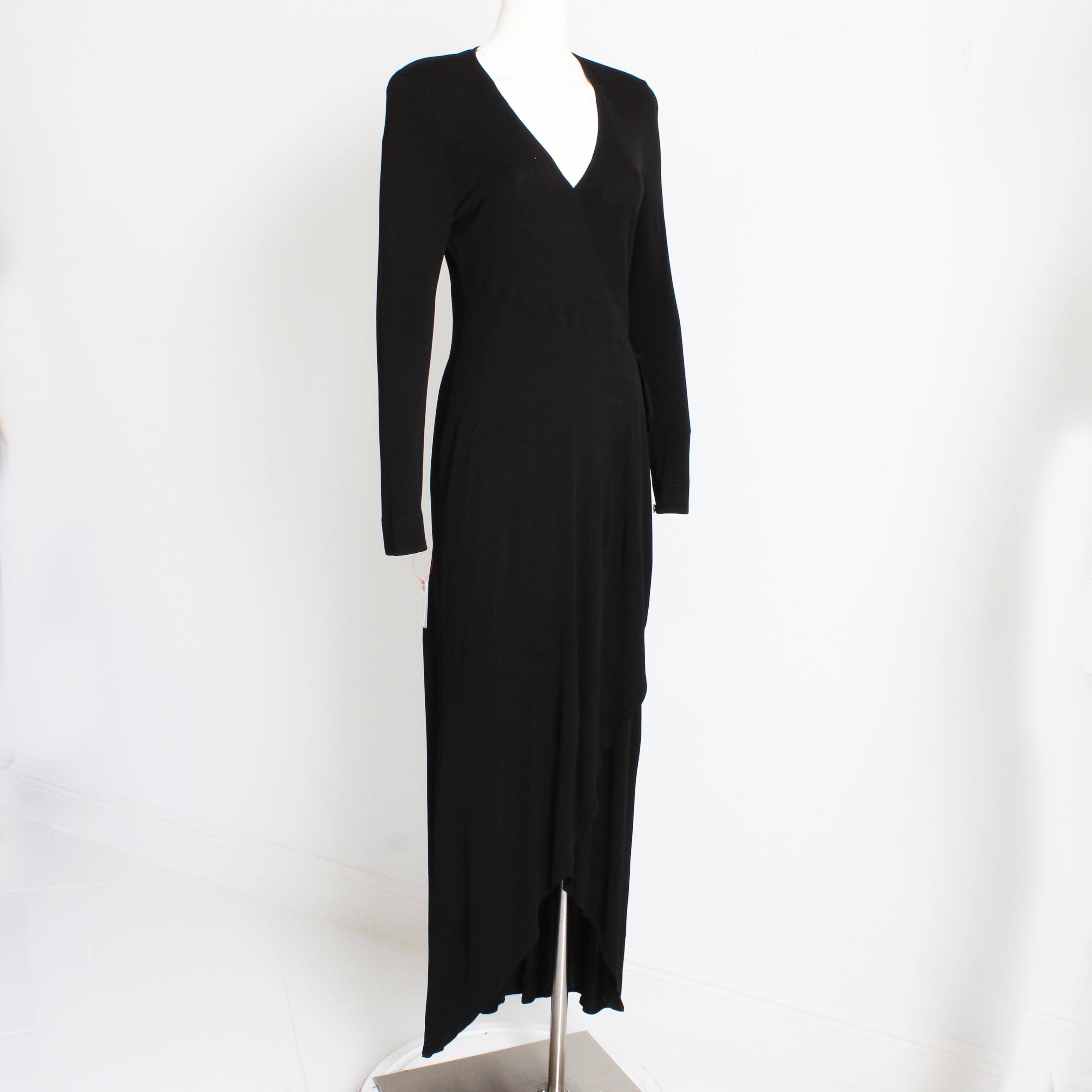 Noir Jean Muir Vintage Black Long Jersey Dress Gown Plunge Neckline Asymmetric Hem (Robe longue à encolure plongeante et ourlet asymétrique) en vente