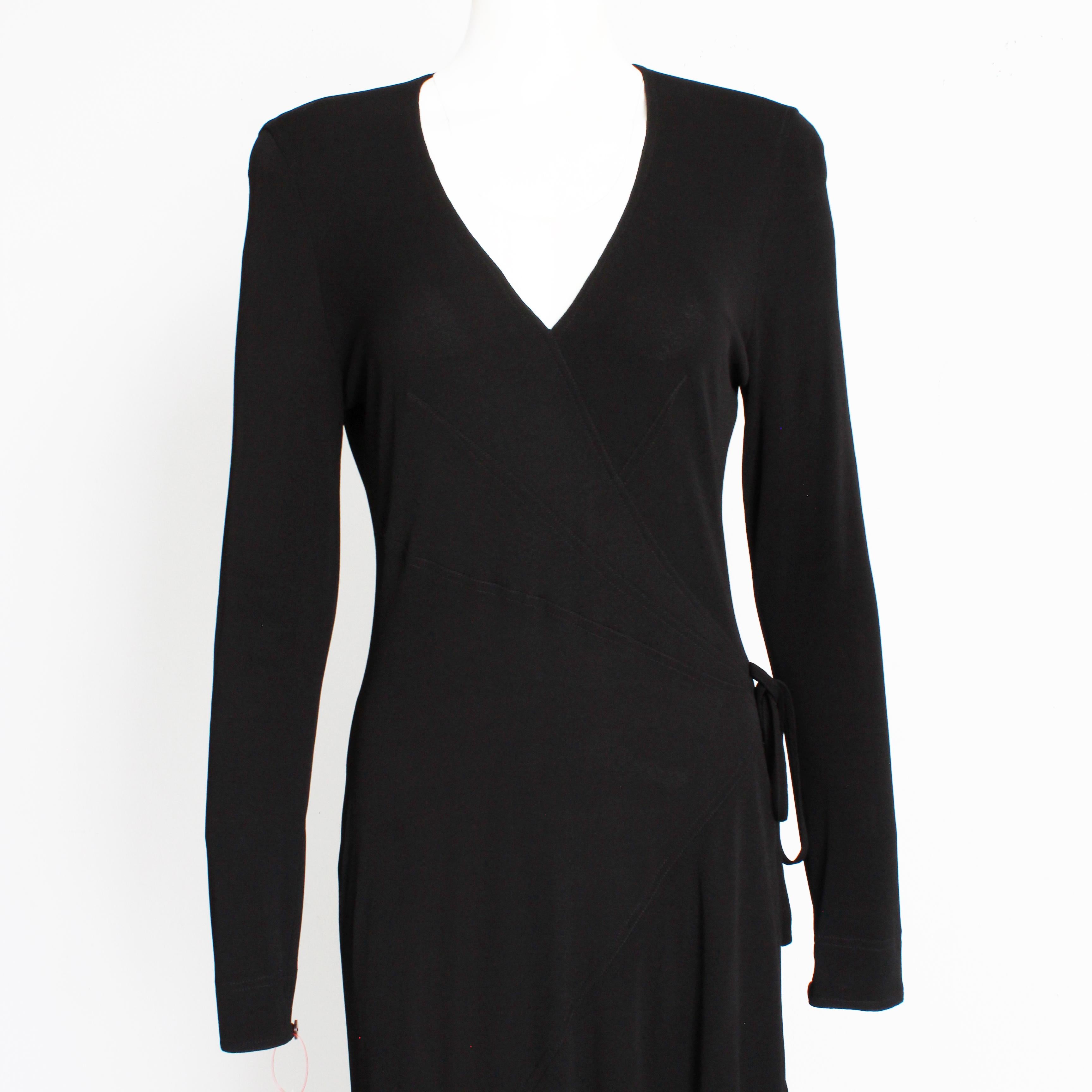 Jean Muir Vintage Black Long Jersey Dress Gown Plunge Neckline Asymmetric Hem (Robe longue à encolure plongeante et ourlet asymétrique) Pour femmes en vente