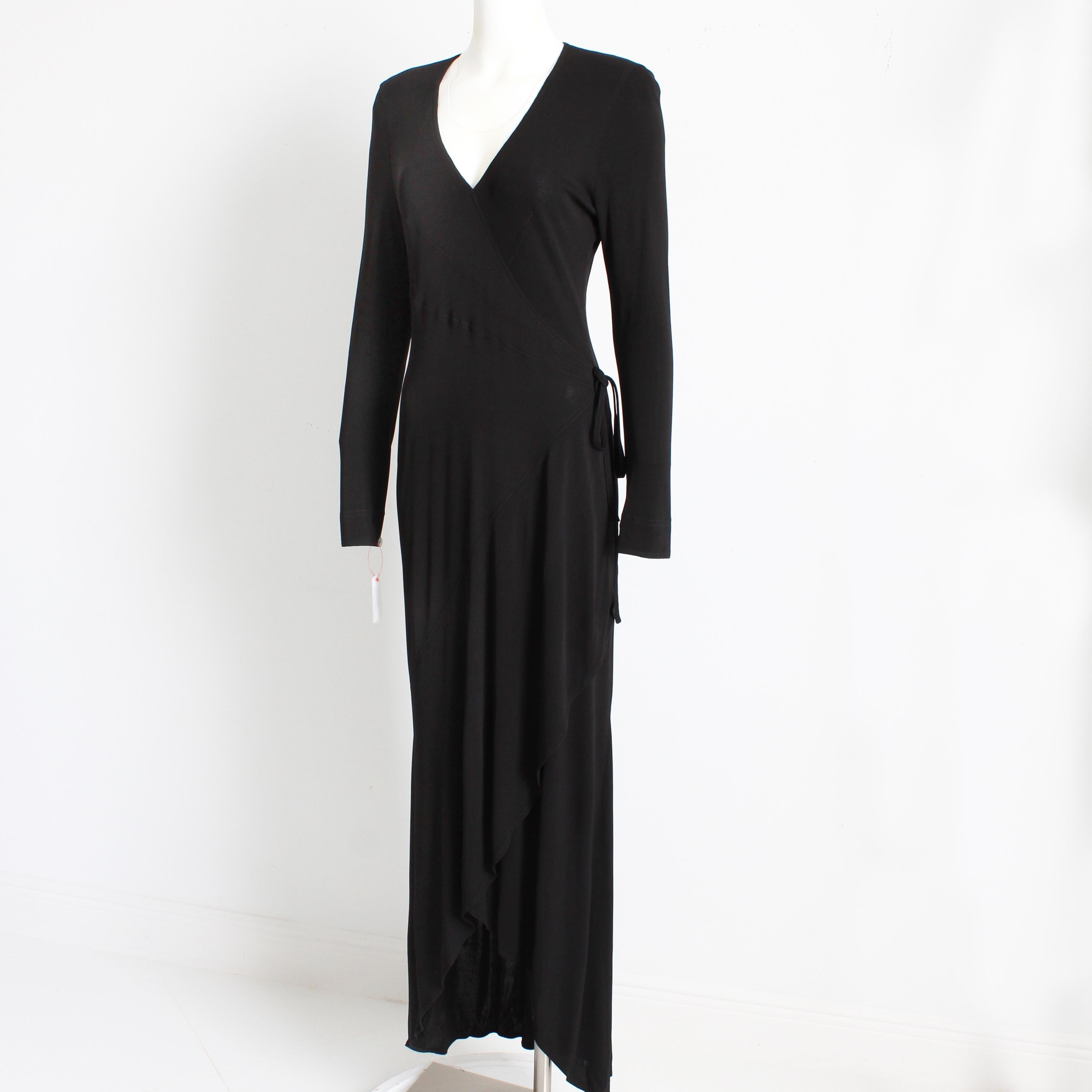 Jean Muir Vintage Black Long Jersey Dress Gown Plunge Neckline Asymmetric Hem (Robe longue à encolure plongeante et ourlet asymétrique) en vente 1