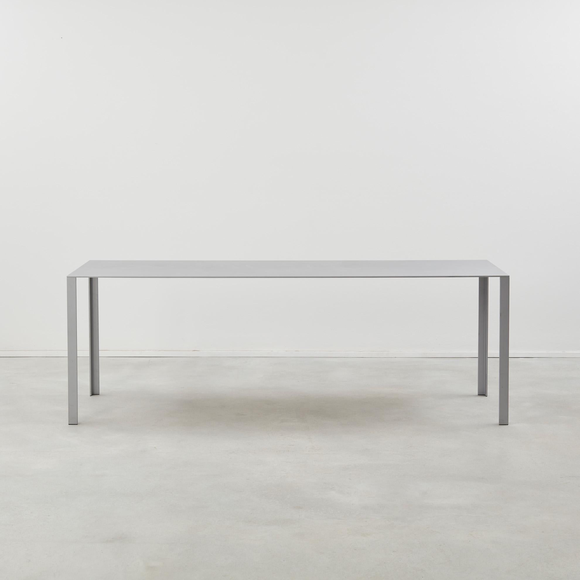 Postmoderne Table 