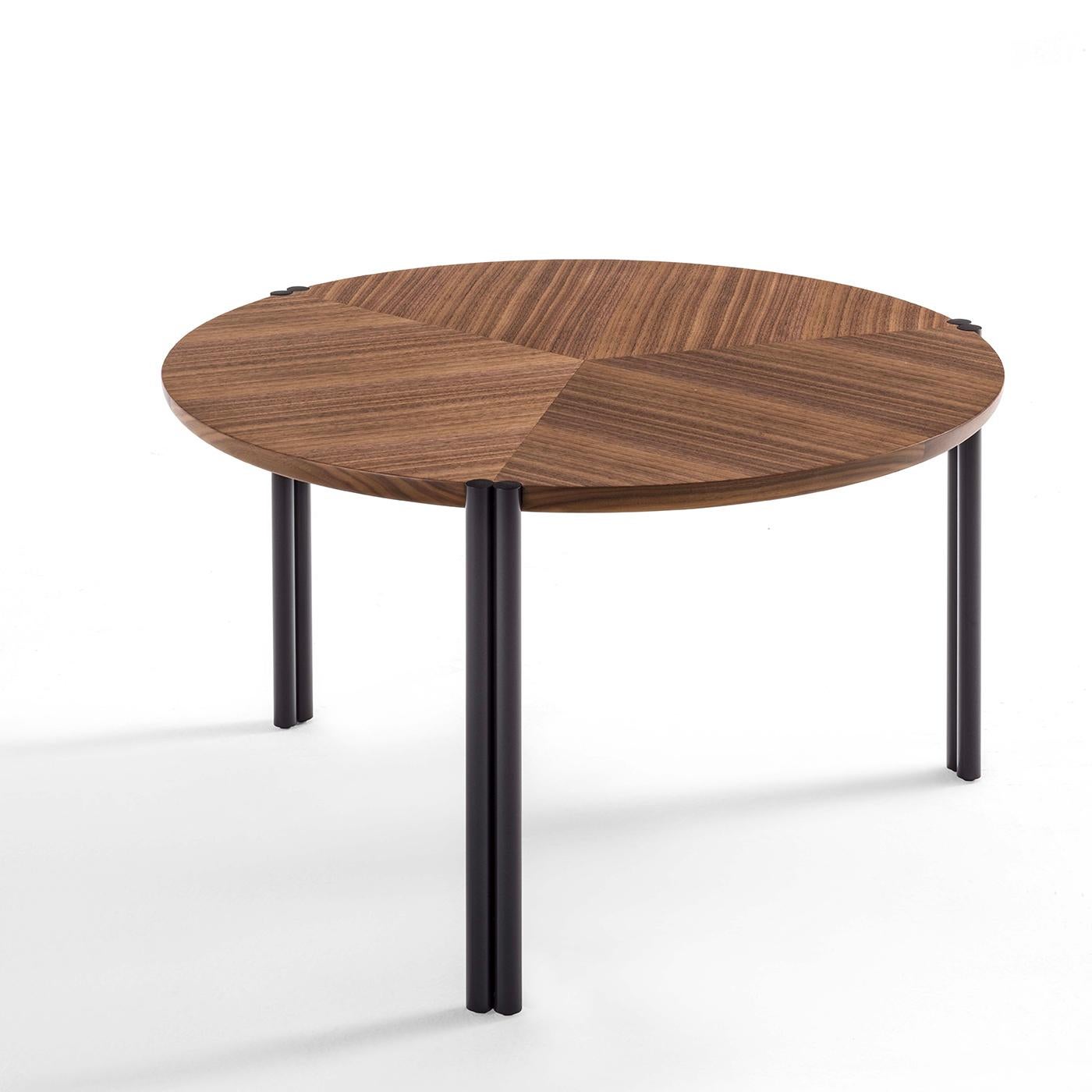 The round Jean Ordinary coffee table makes a stylish and functional addition to any living room or lounge area. Clean and elegant in design, the table perfectly suits any classic or modern decor. The legs are available in brass or iron lacquered in