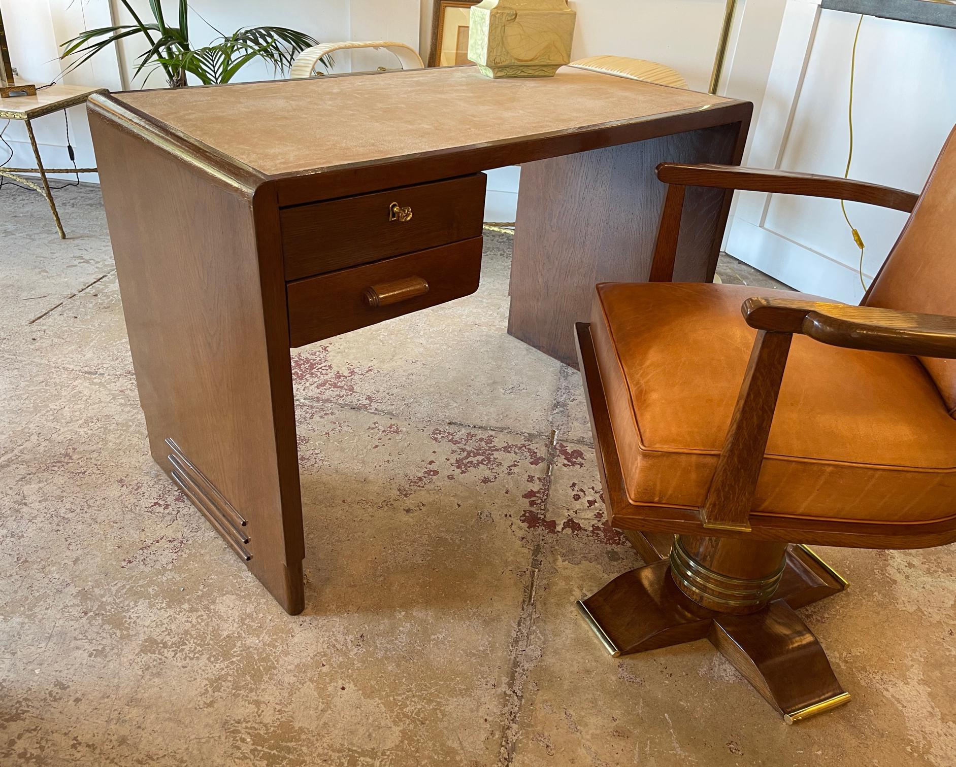Jean Pascaud Student Desk in oak 1930 In Good Condition For Sale In Encino, CA